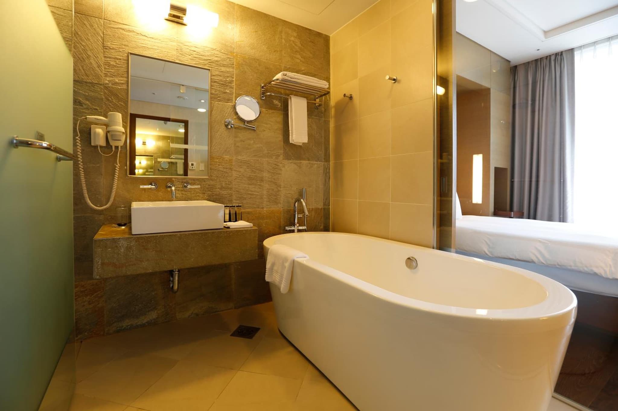 Grand Mercure Ambassador Changwon photo 5