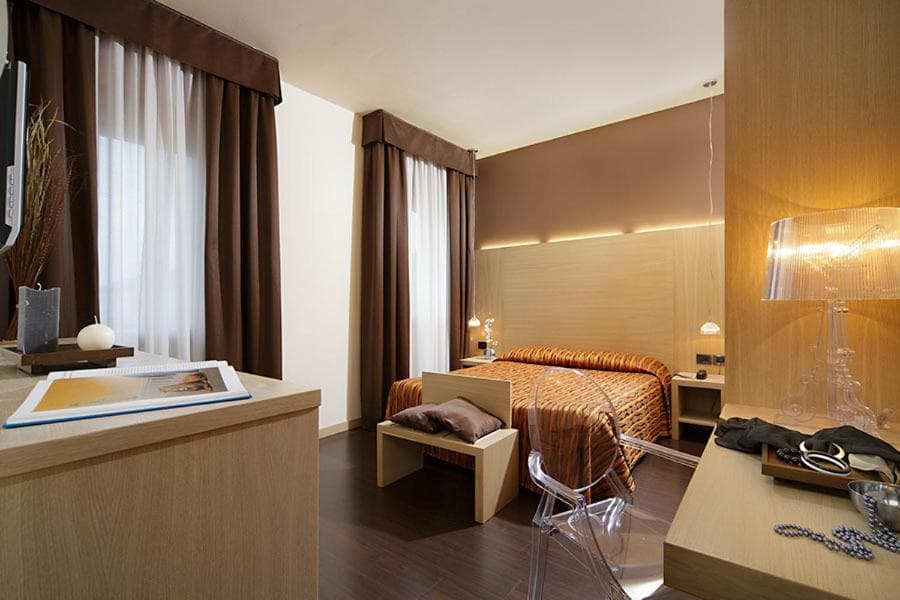 Hotel Paris photo 2