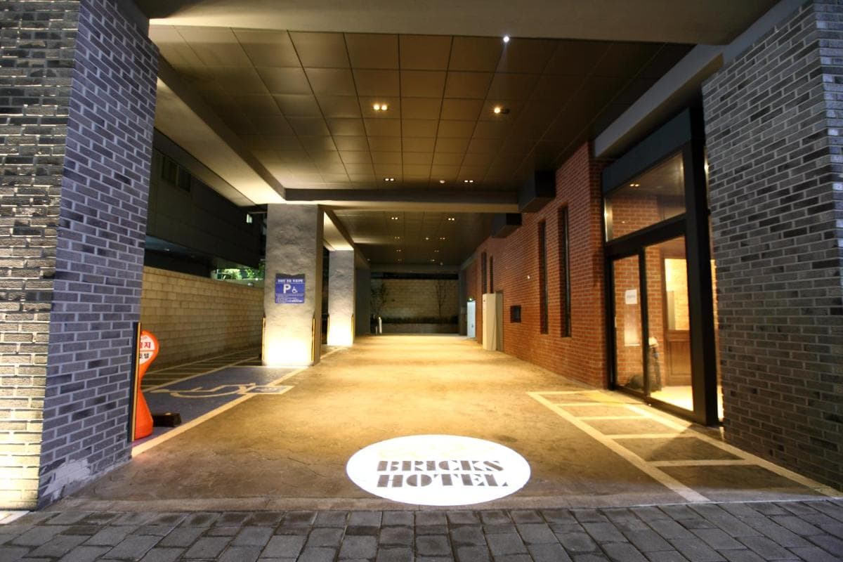 Bricks Hotel photo 2