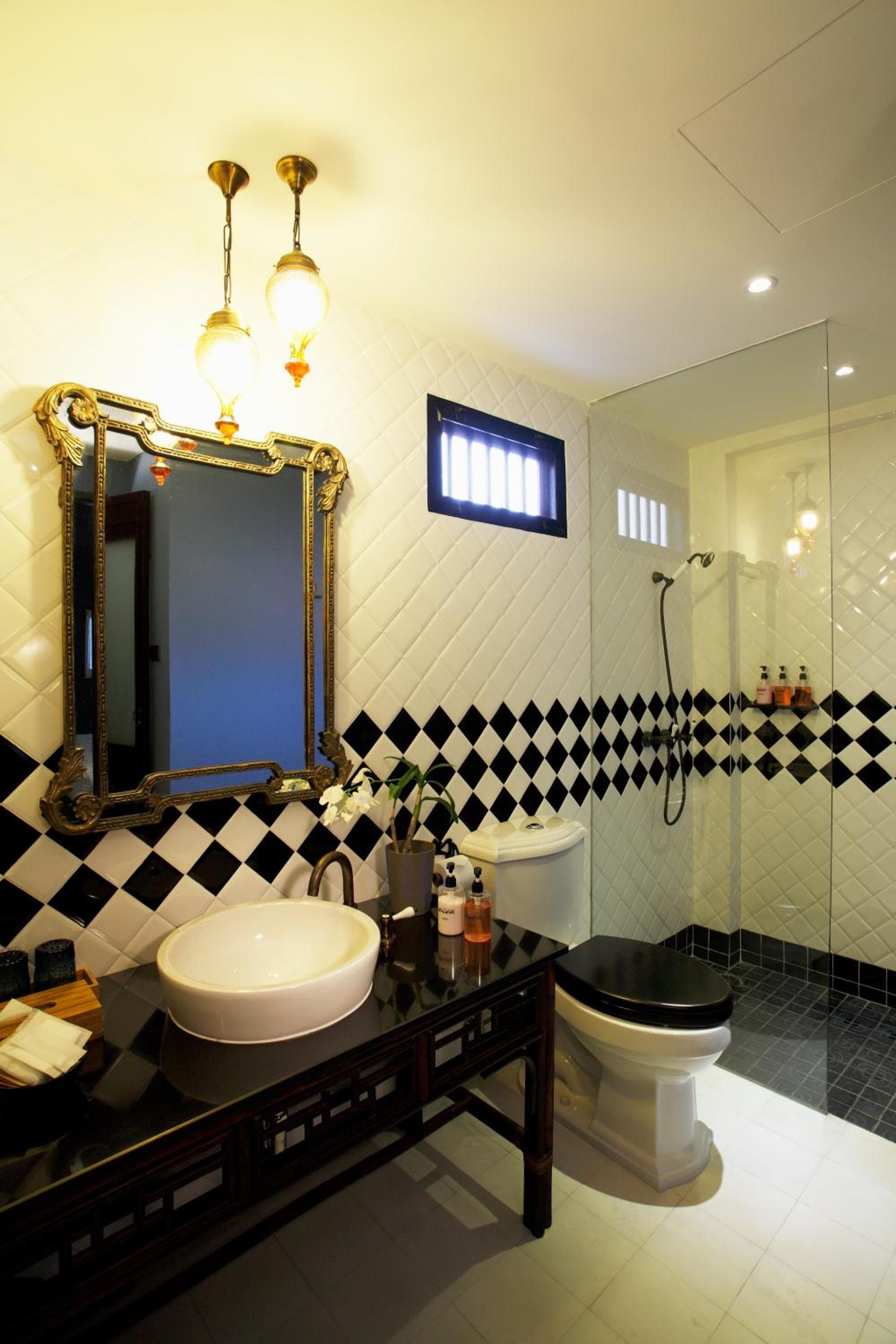 Baan Chart photo 2
