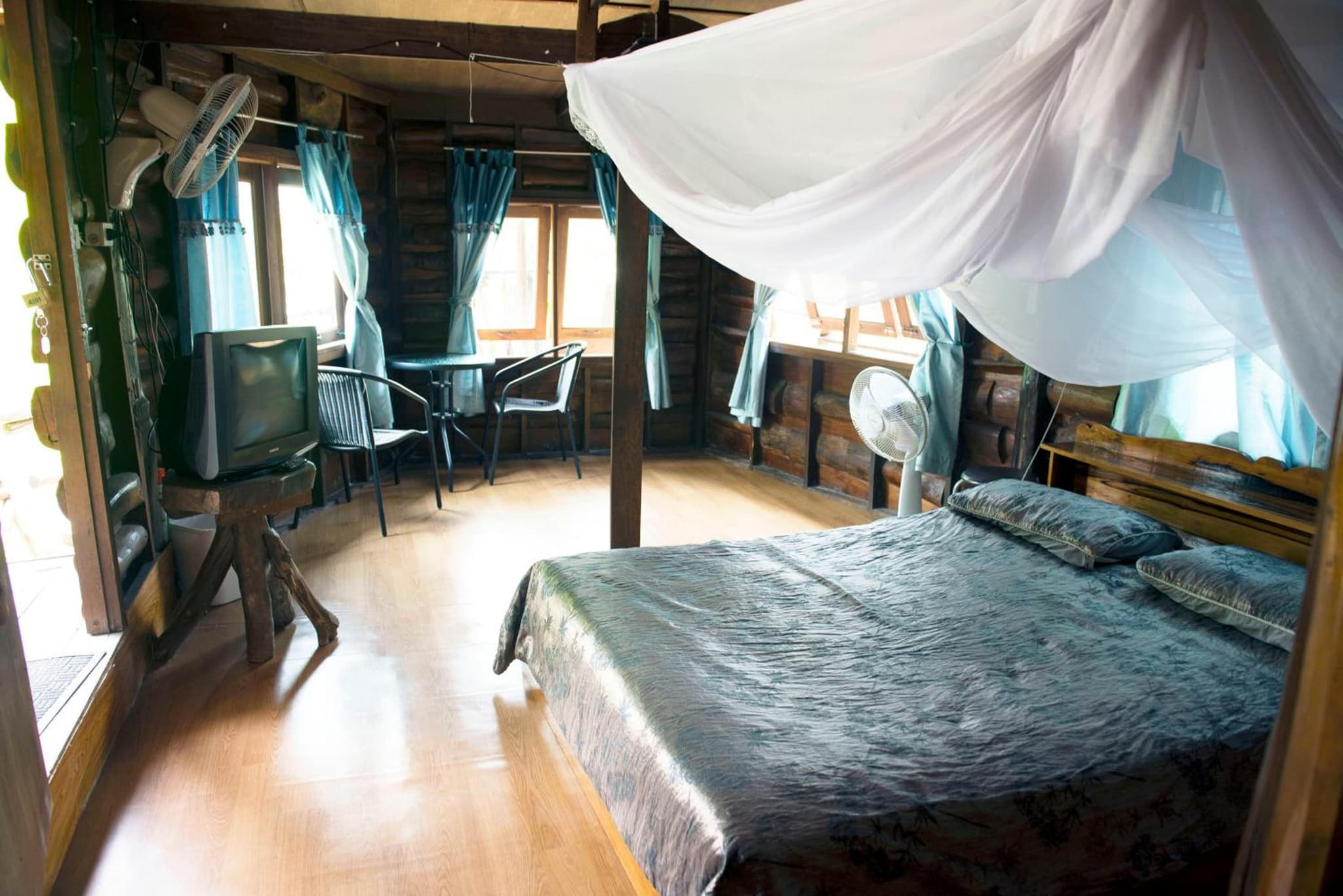 Sunflower Boathouse photo 7