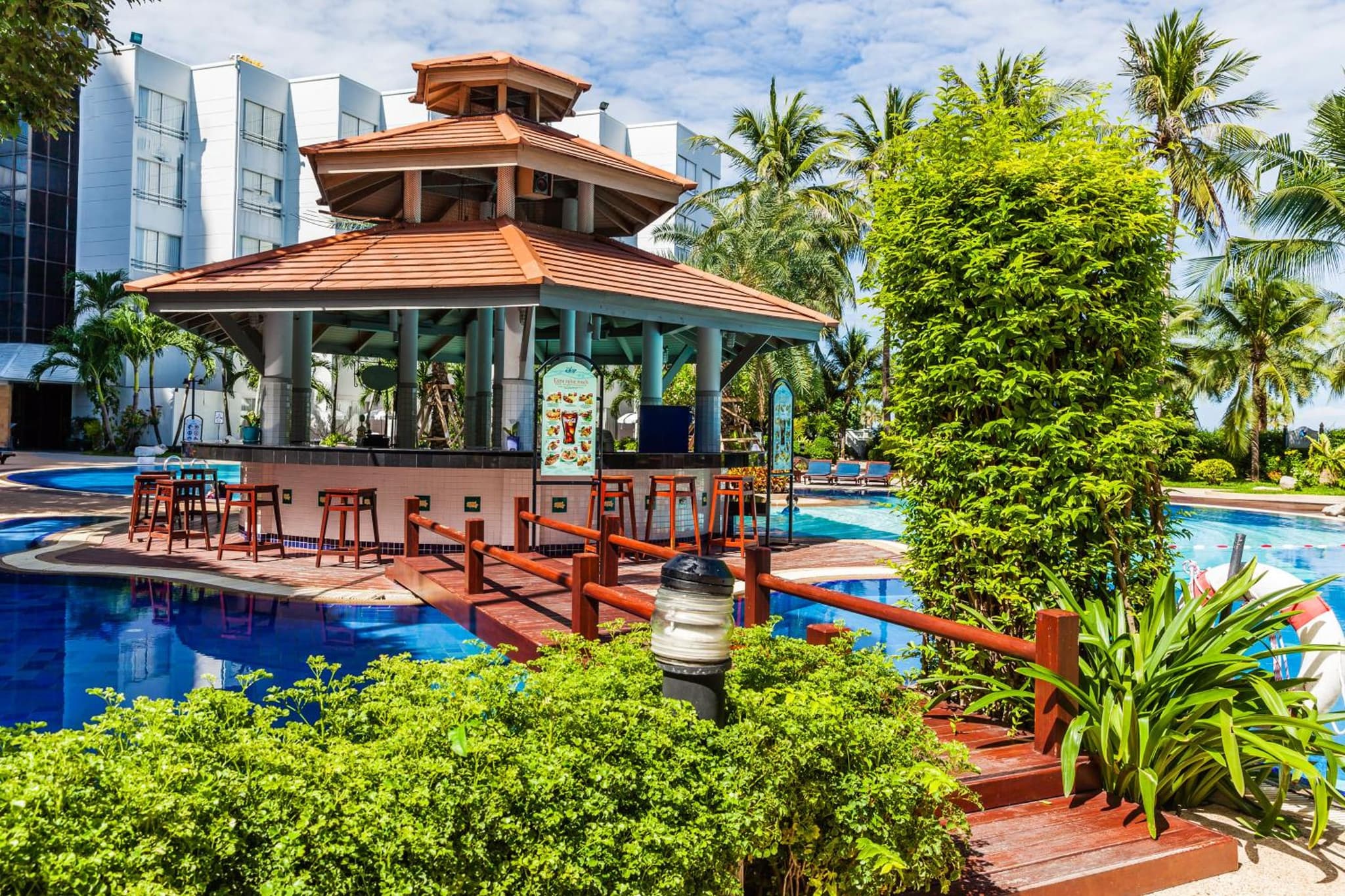 Cholchan Pattaya Beach Resort - SHA Extra Plus photo 4