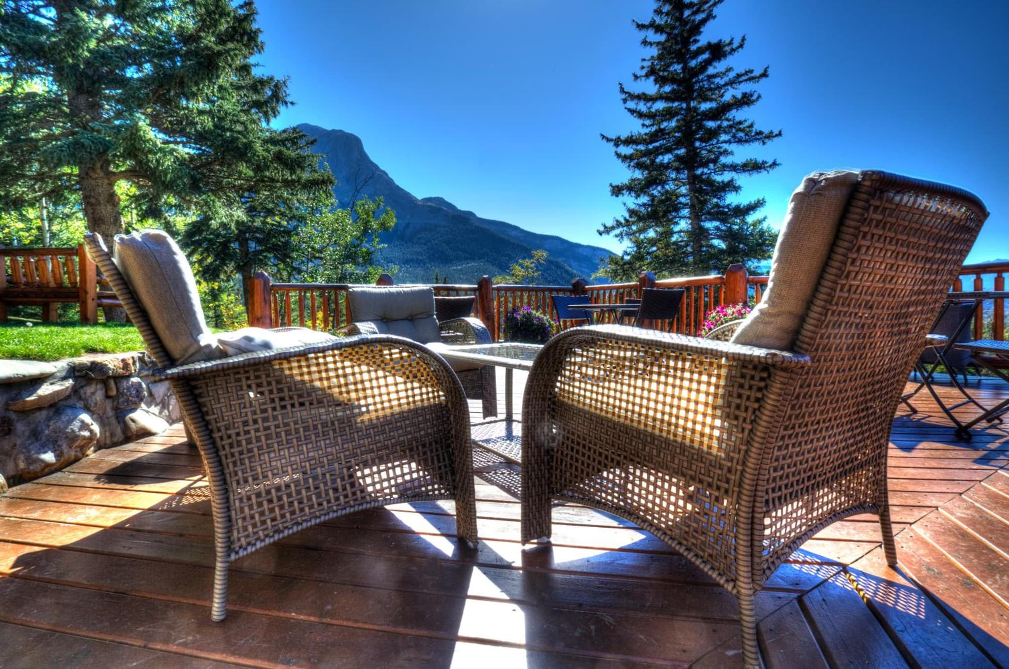 Overlander Mountain Lodge photo 8