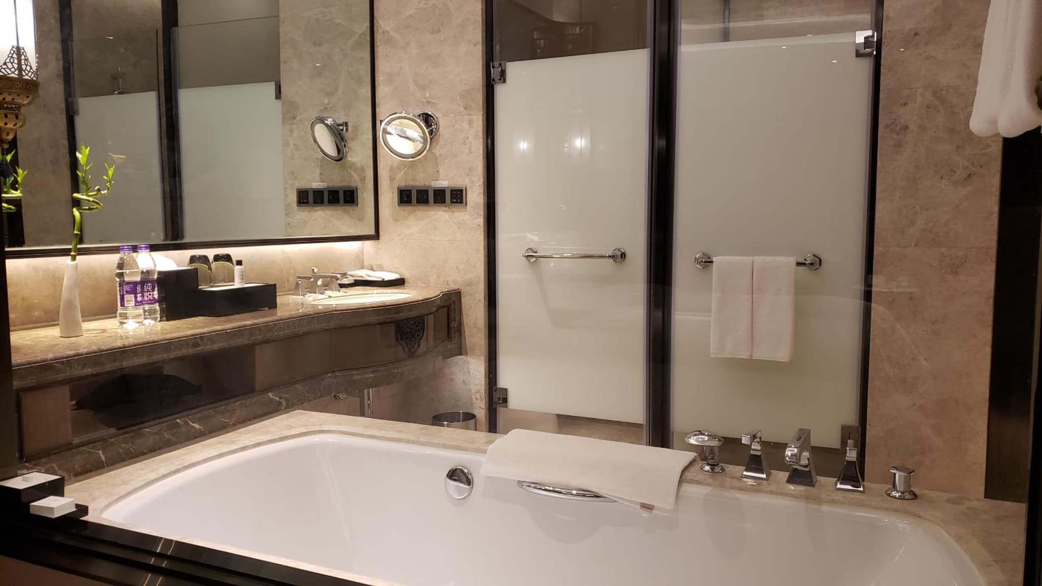Wanda Vista Hotel Urumqi photo 4