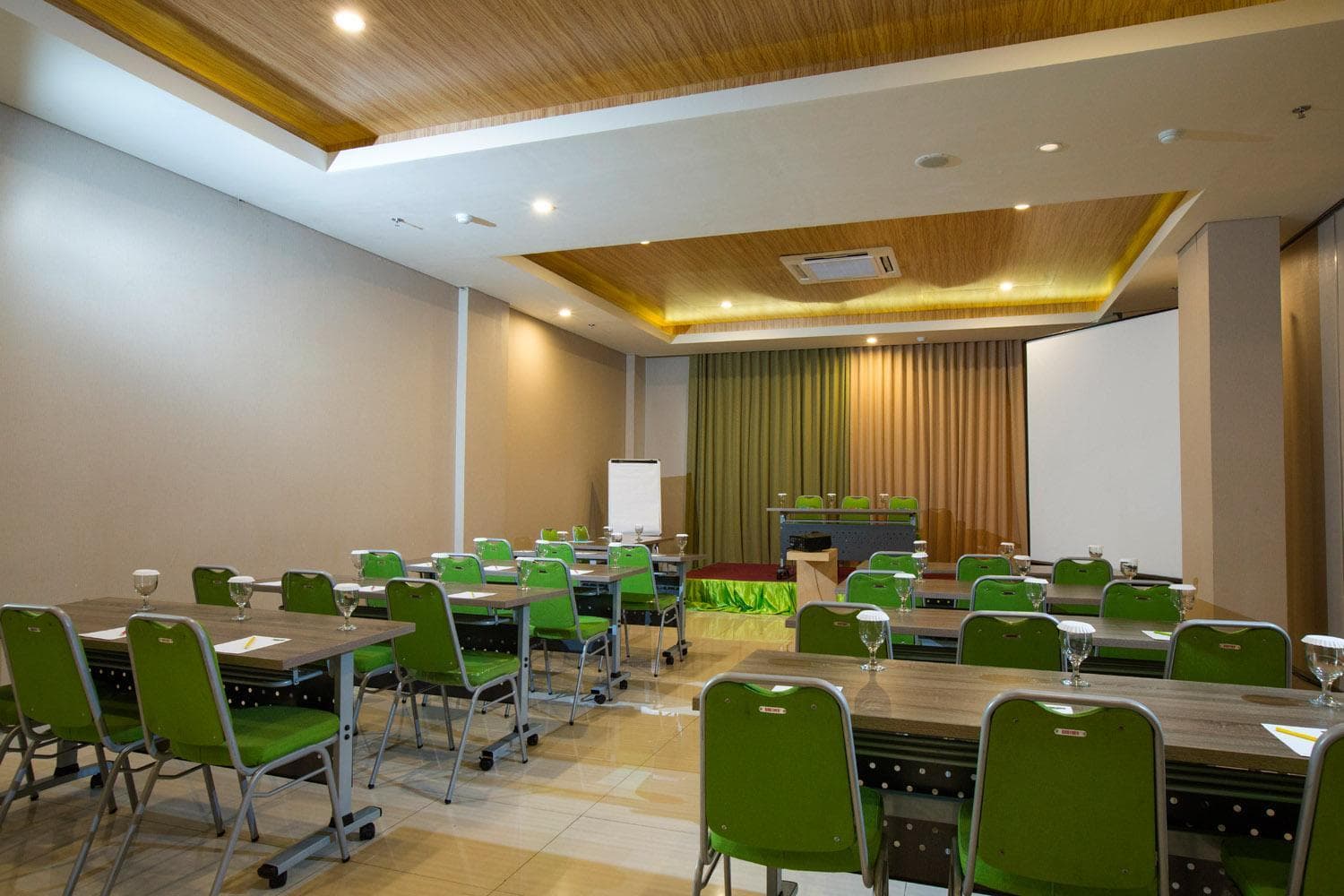 Ascent Hotel & Cafe Malang photo 2