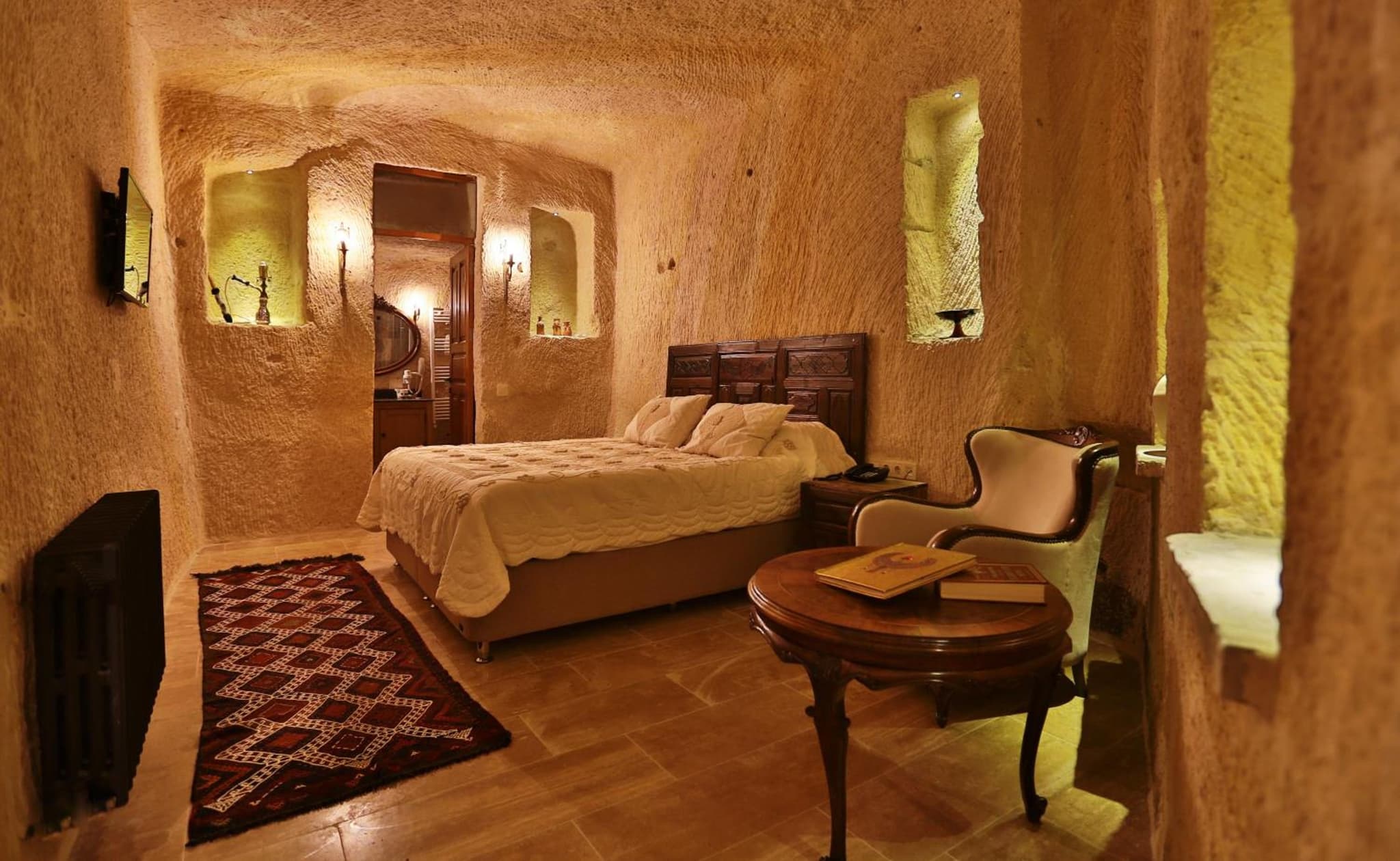 Acropolis Cave Suite photo 2