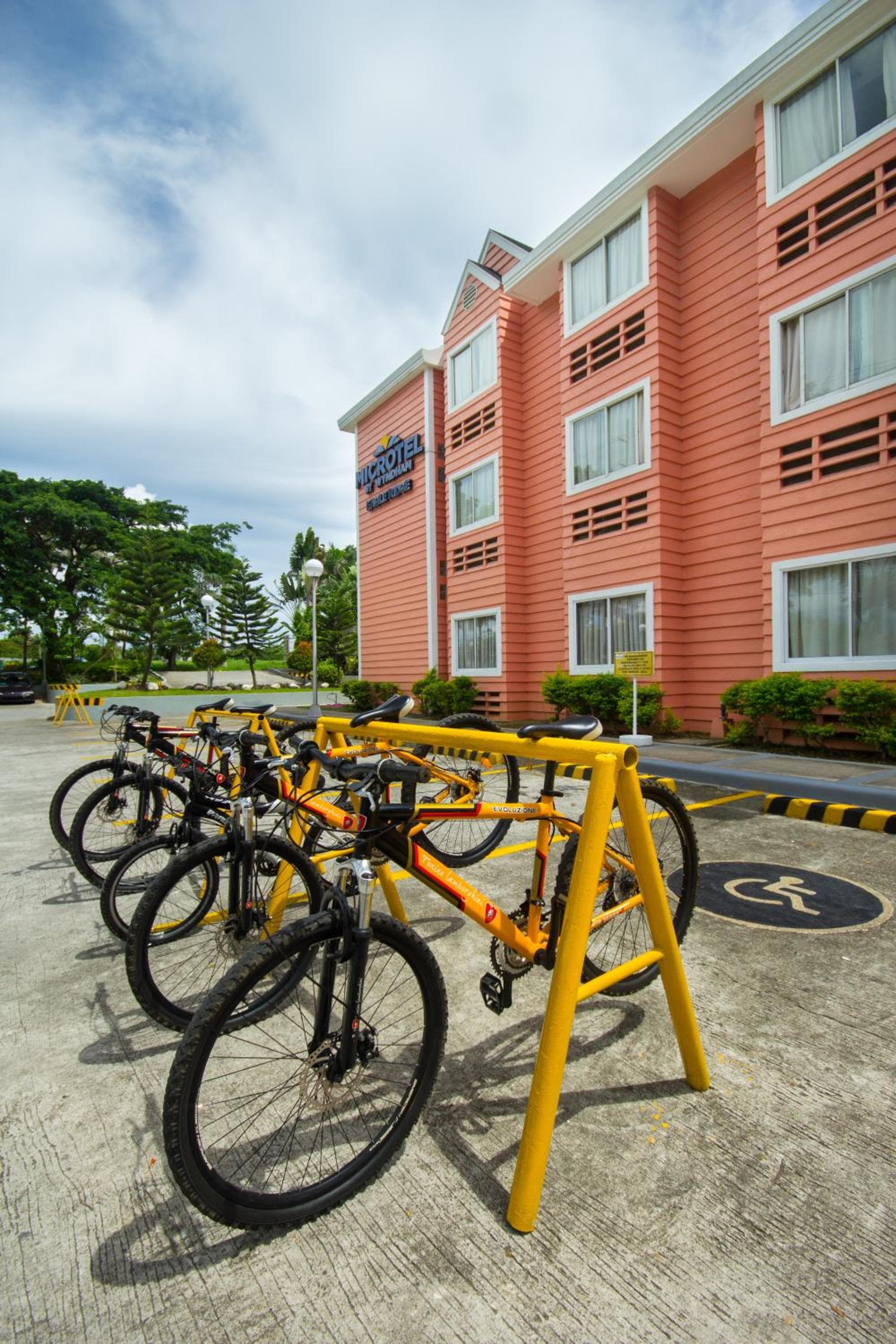 Microtel by Wyndham Eagle Ridge photo 3