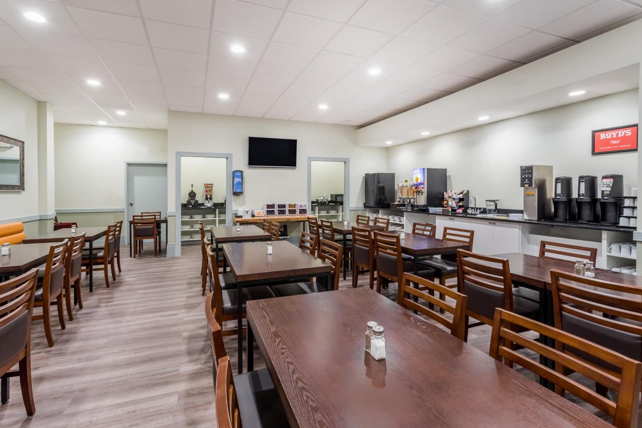Ramada by Wyndham Hinton photo 6