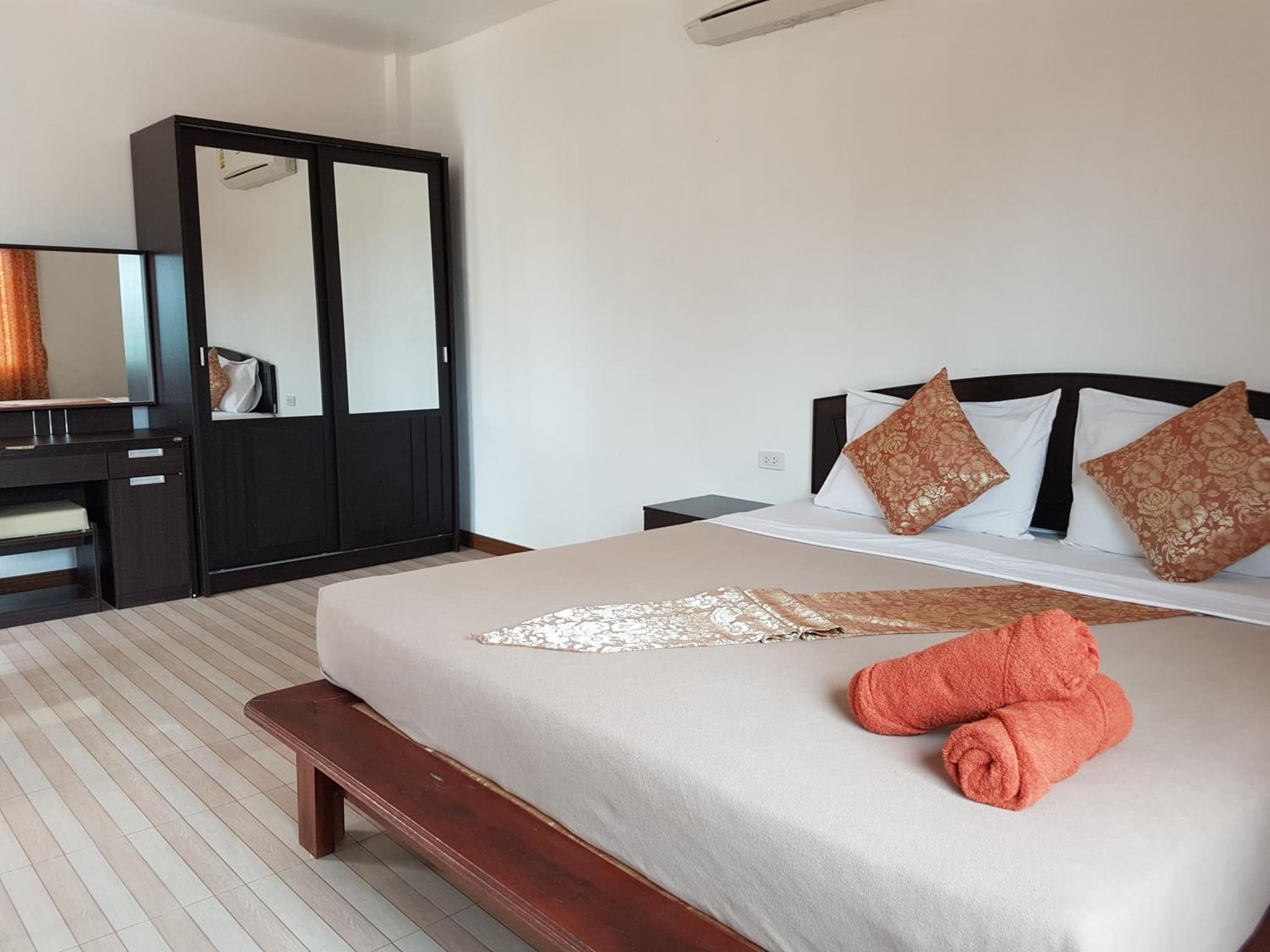 Lanta Paradise Beach Resort photo 4
