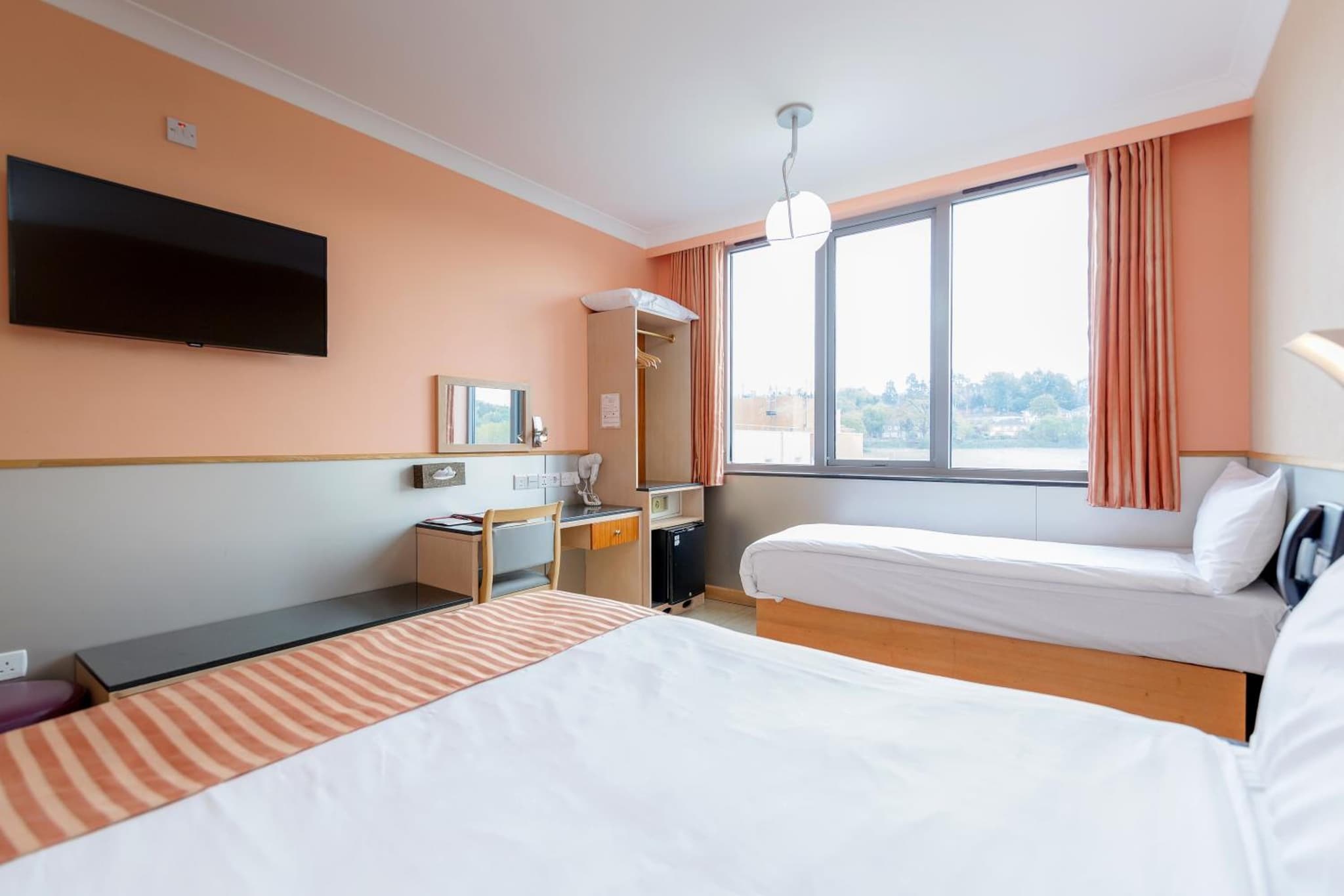 Eurotraveller Hotel - Premier - Harrow photo 2