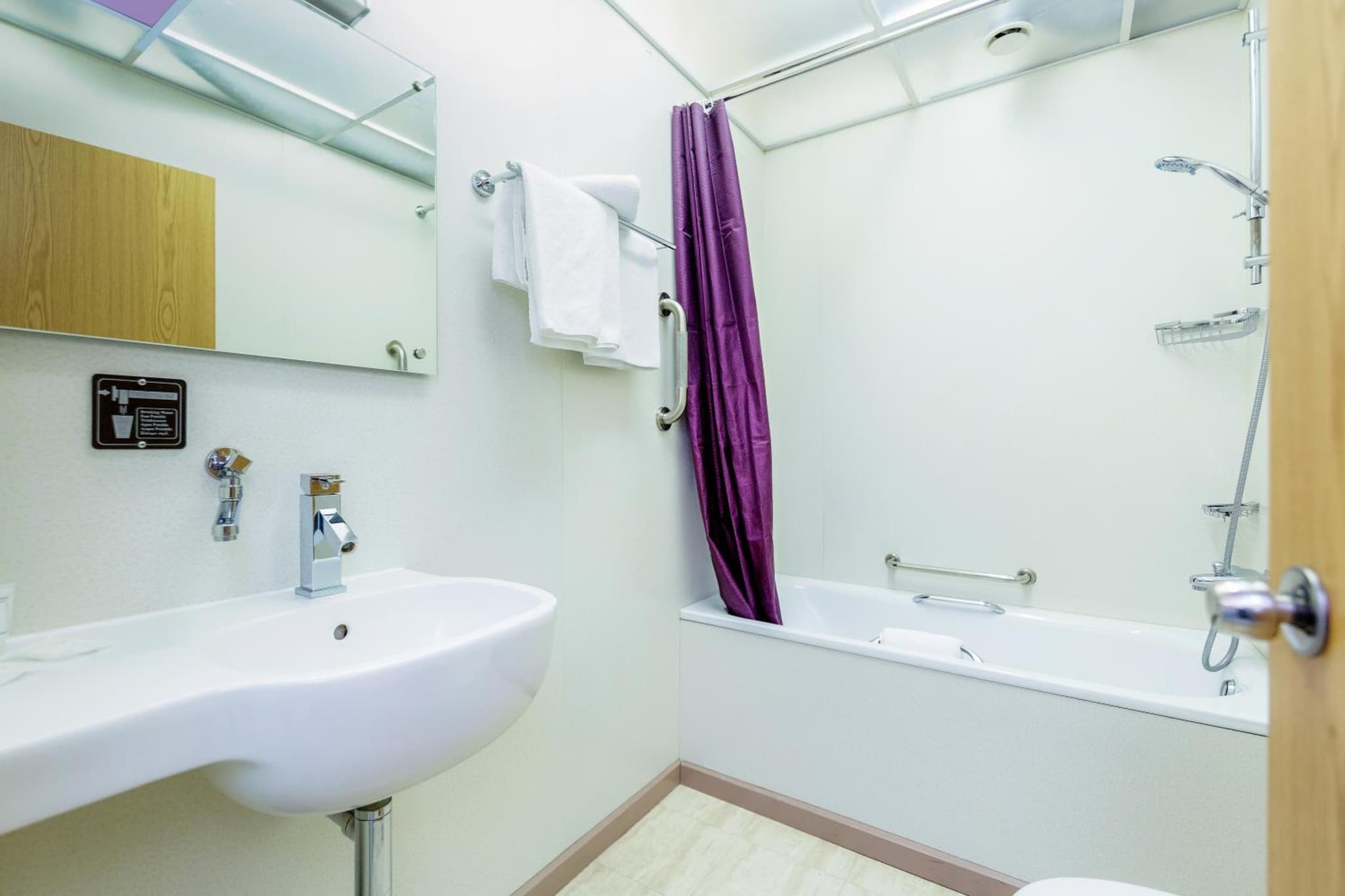 Eurotraveller Hotel - Premier - Harrow photo 8
