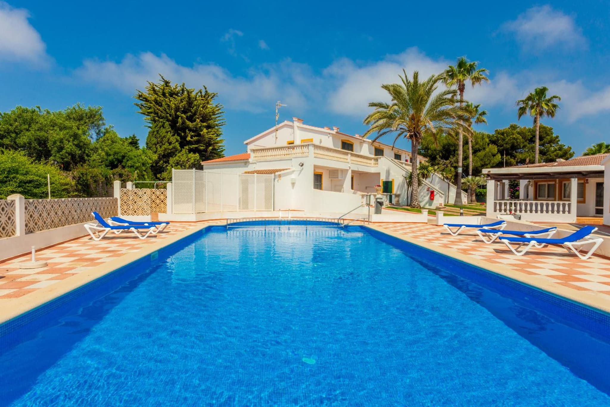 Apartamento en complejo de zonas ajardinadas-c11
