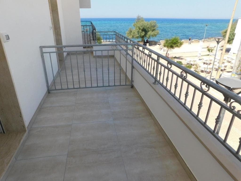 Bilocale con balcone sul mare 107 photo 9