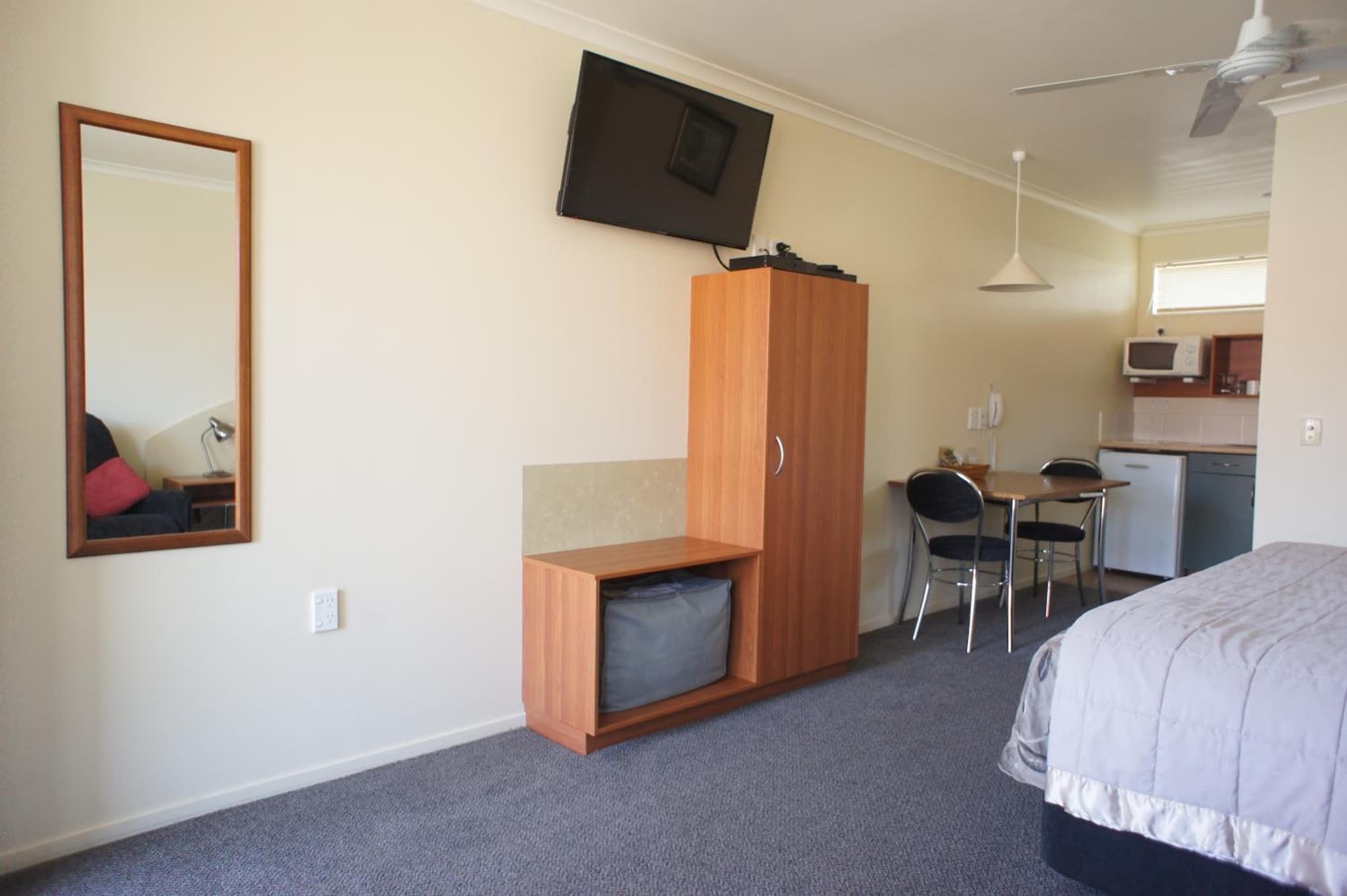 Bks Egmont Motor Lodge photo 6