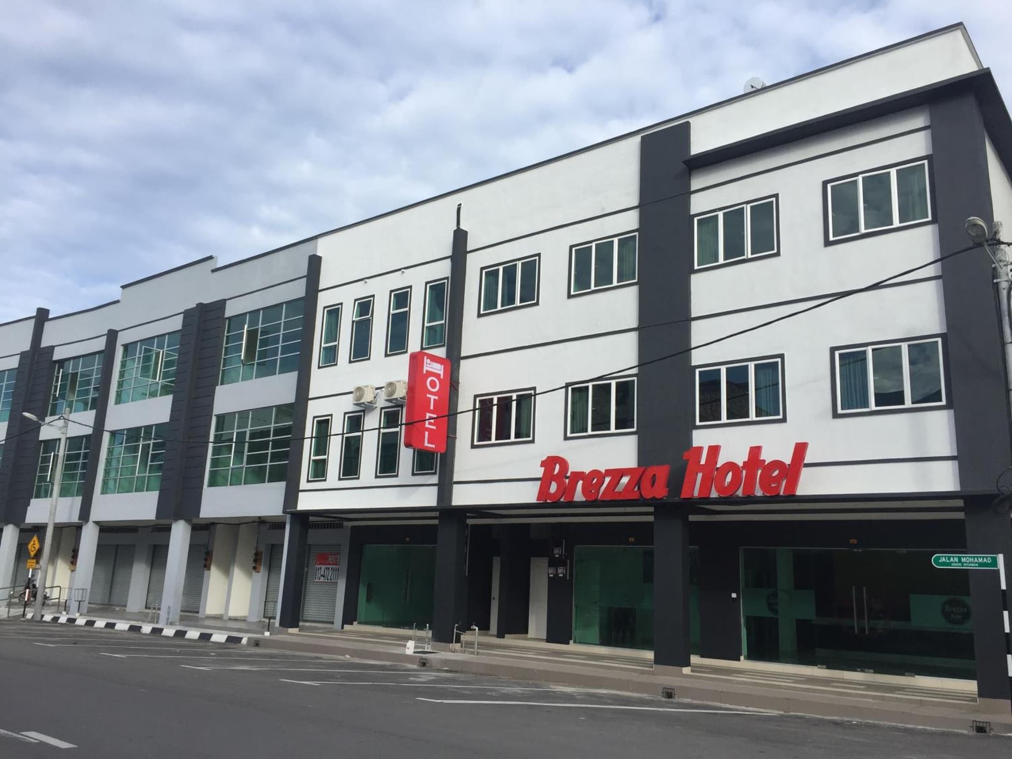 Brezza Hotel Sitiawan photo 5