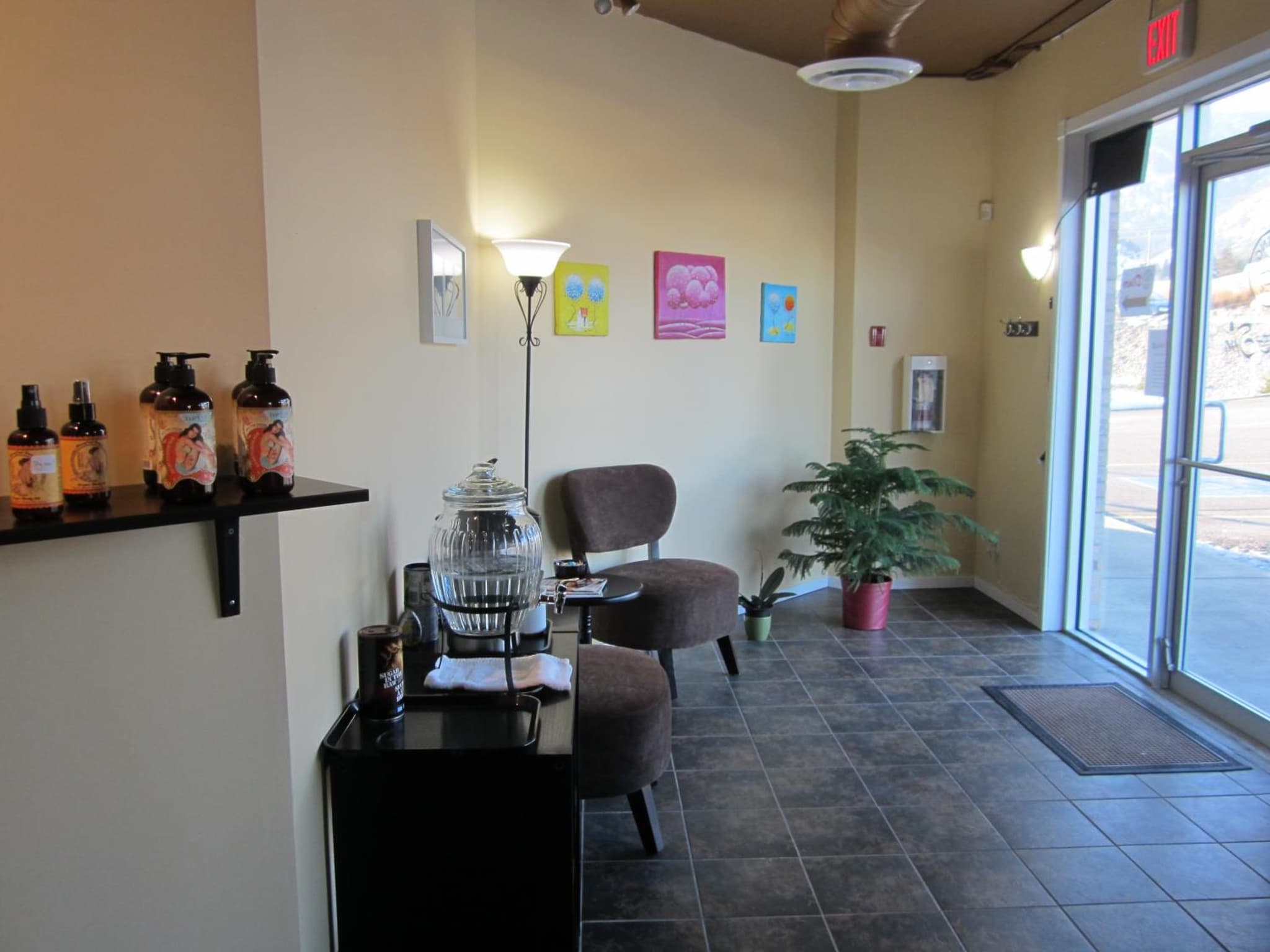 Super 8 by Wyndham West Kelowna BC photo 6