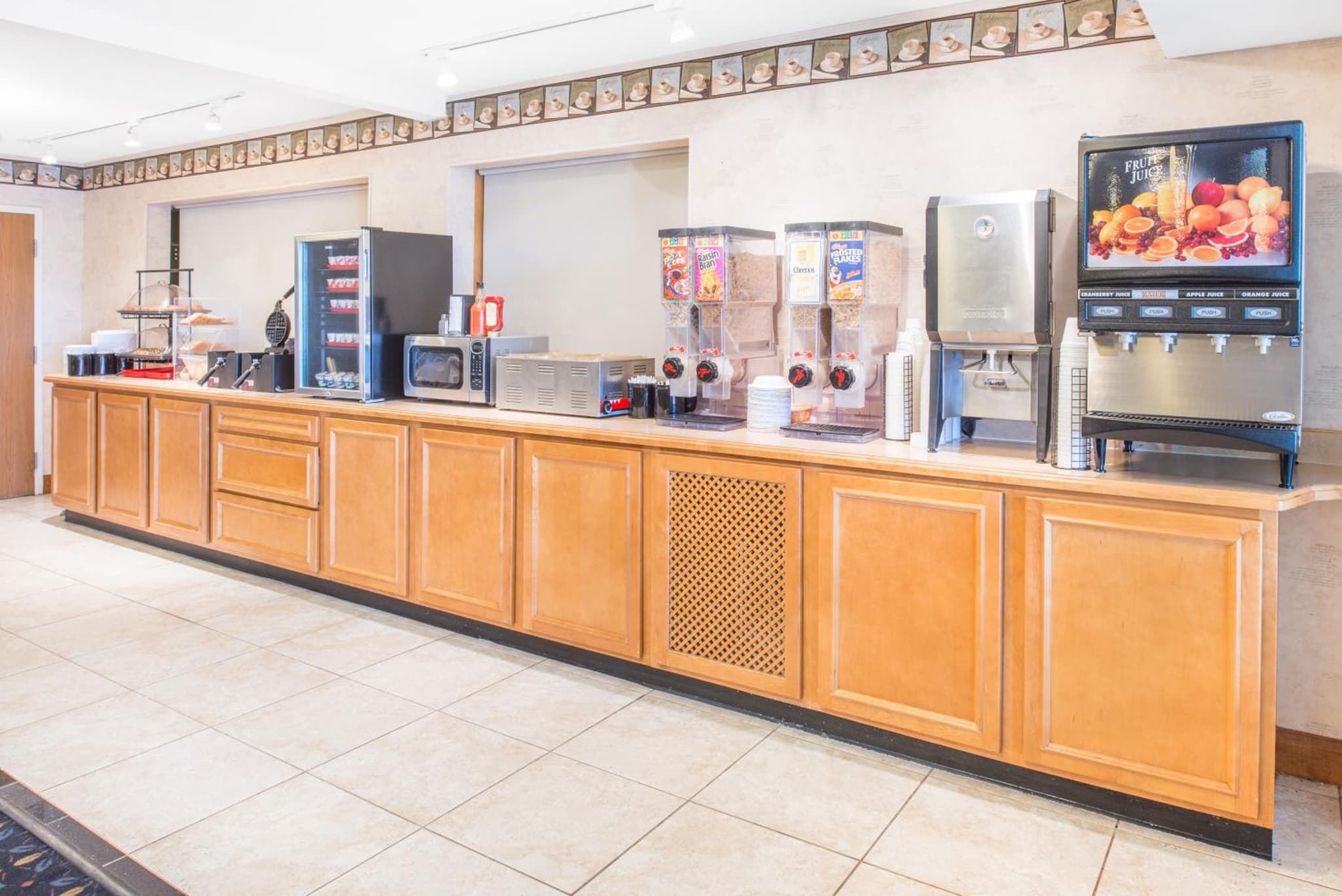 Ramada by Wyndham Springfield North photo 9