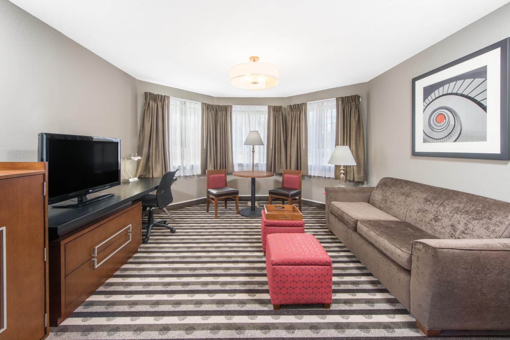 Ramada by Wyndham Springfield North photo 5
