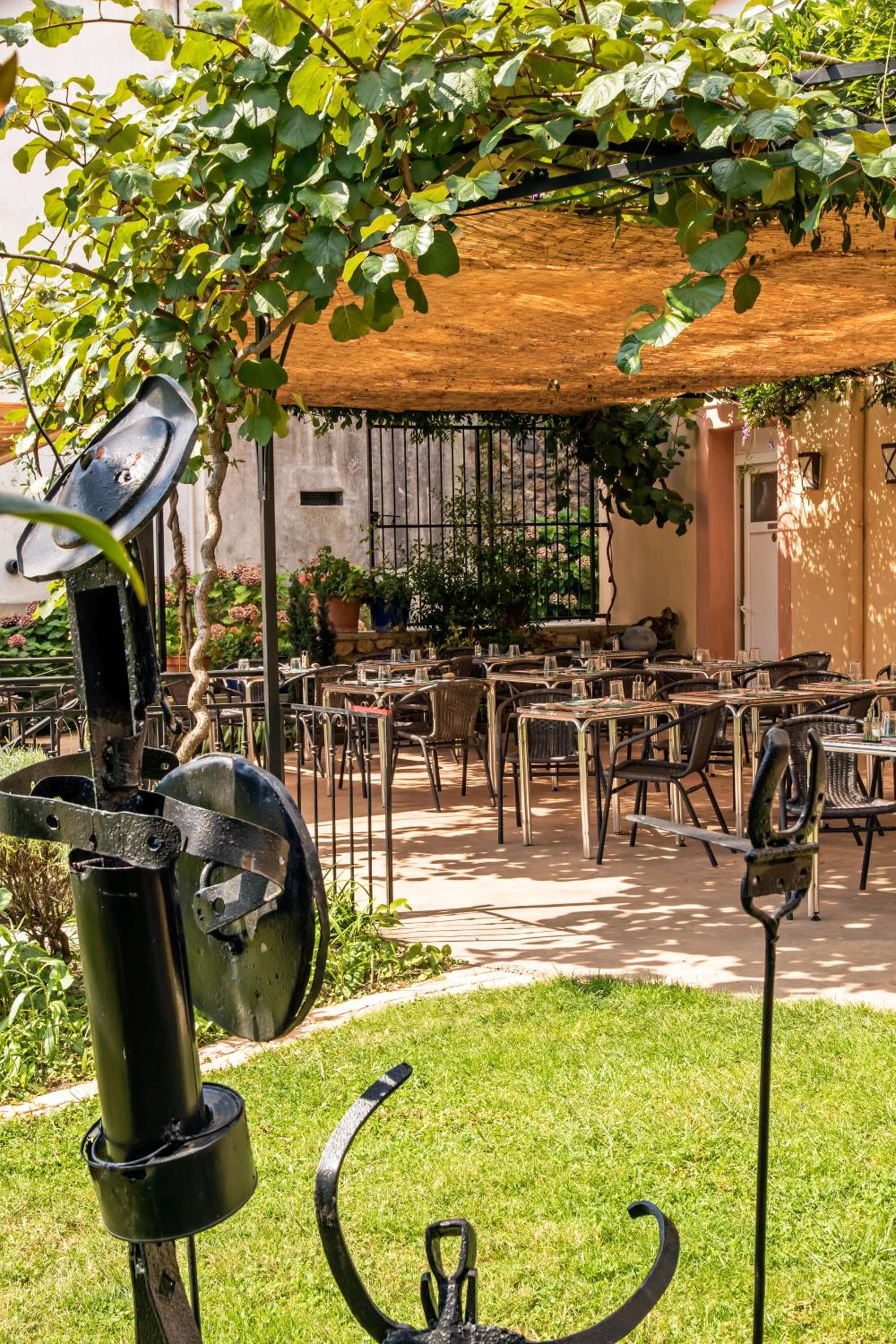 Hôtel Restaurant Les Touristes photo 2