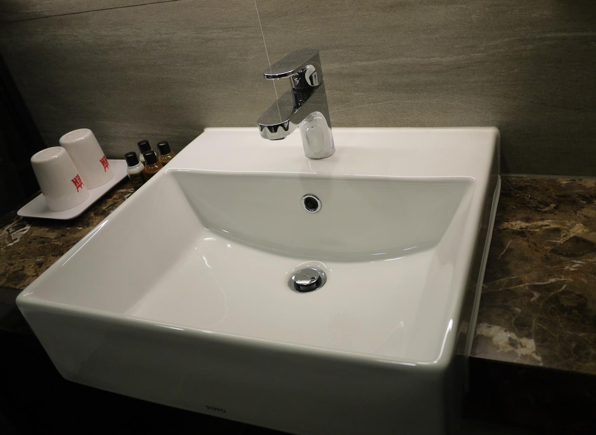 Emperor Hotel photo 2