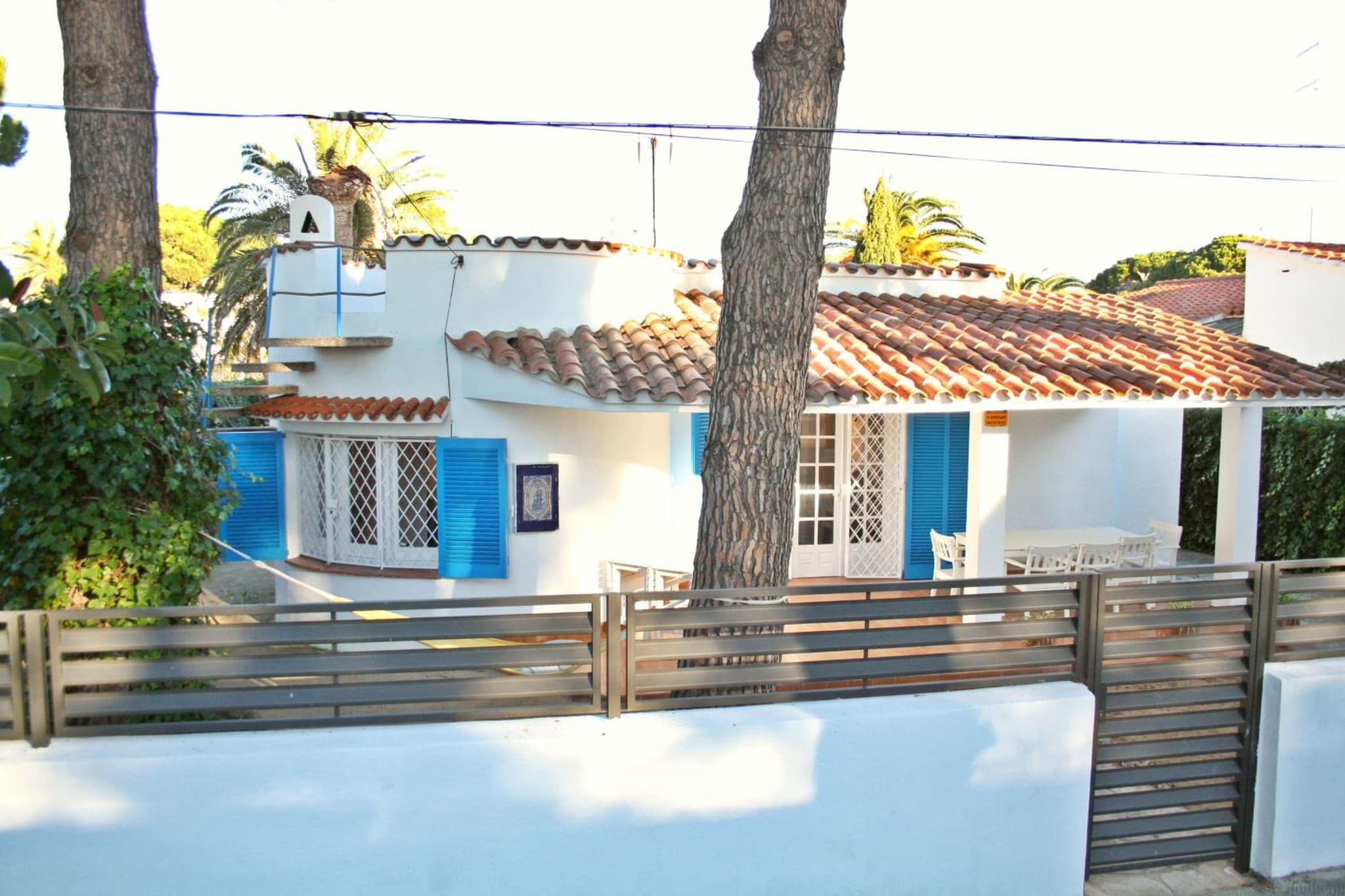 Superb Seafront Villa photo 3