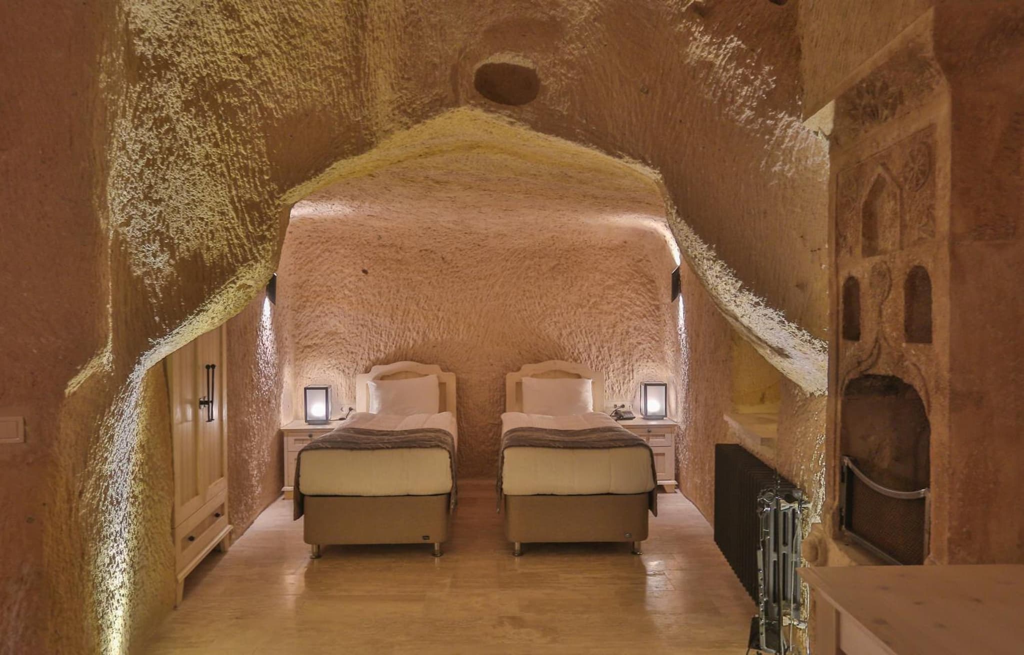 Acropolis Cave Suite photo 8