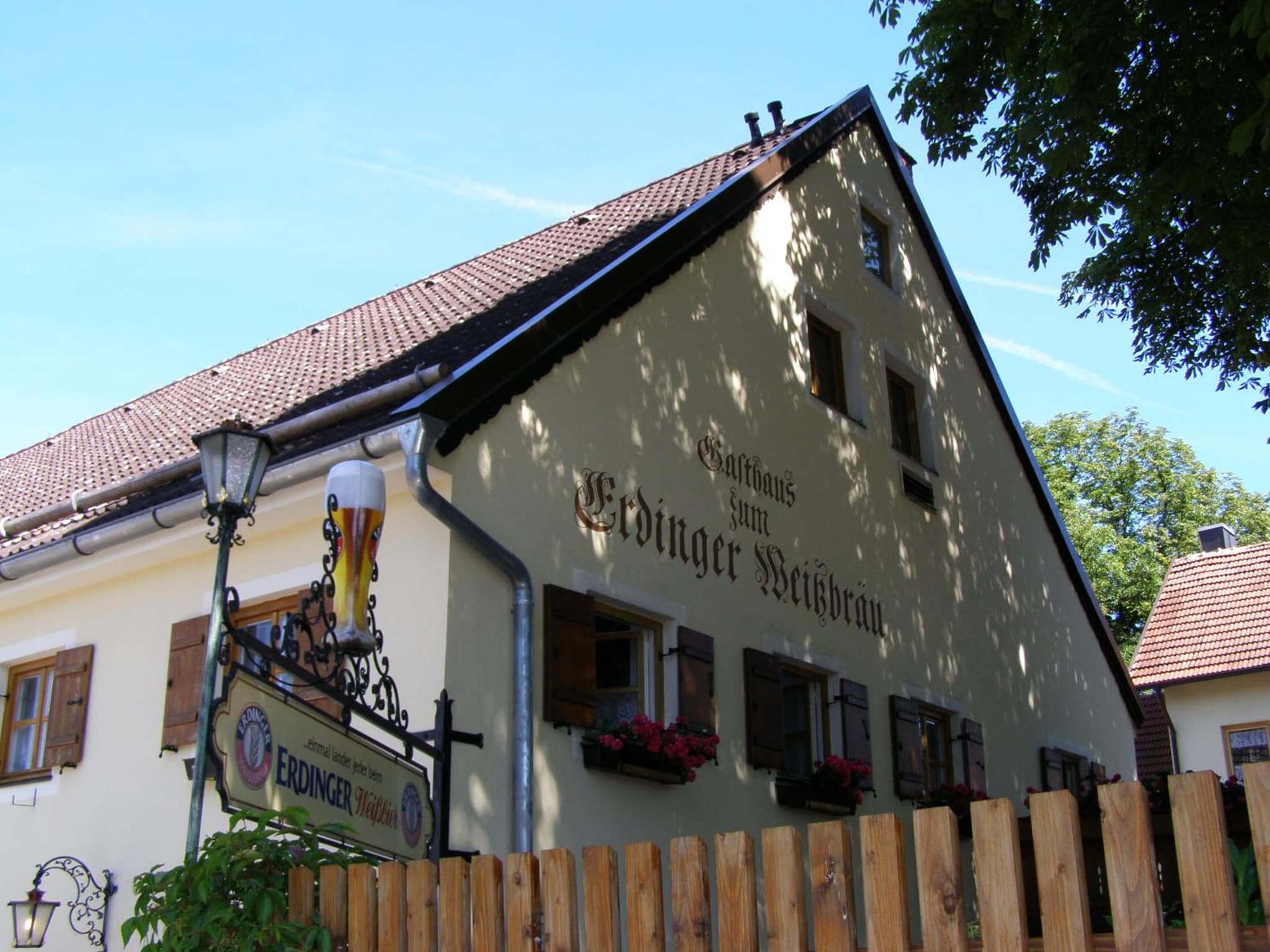 Hotel & Gaststätte zum Erdinger Weißbräu photo 4