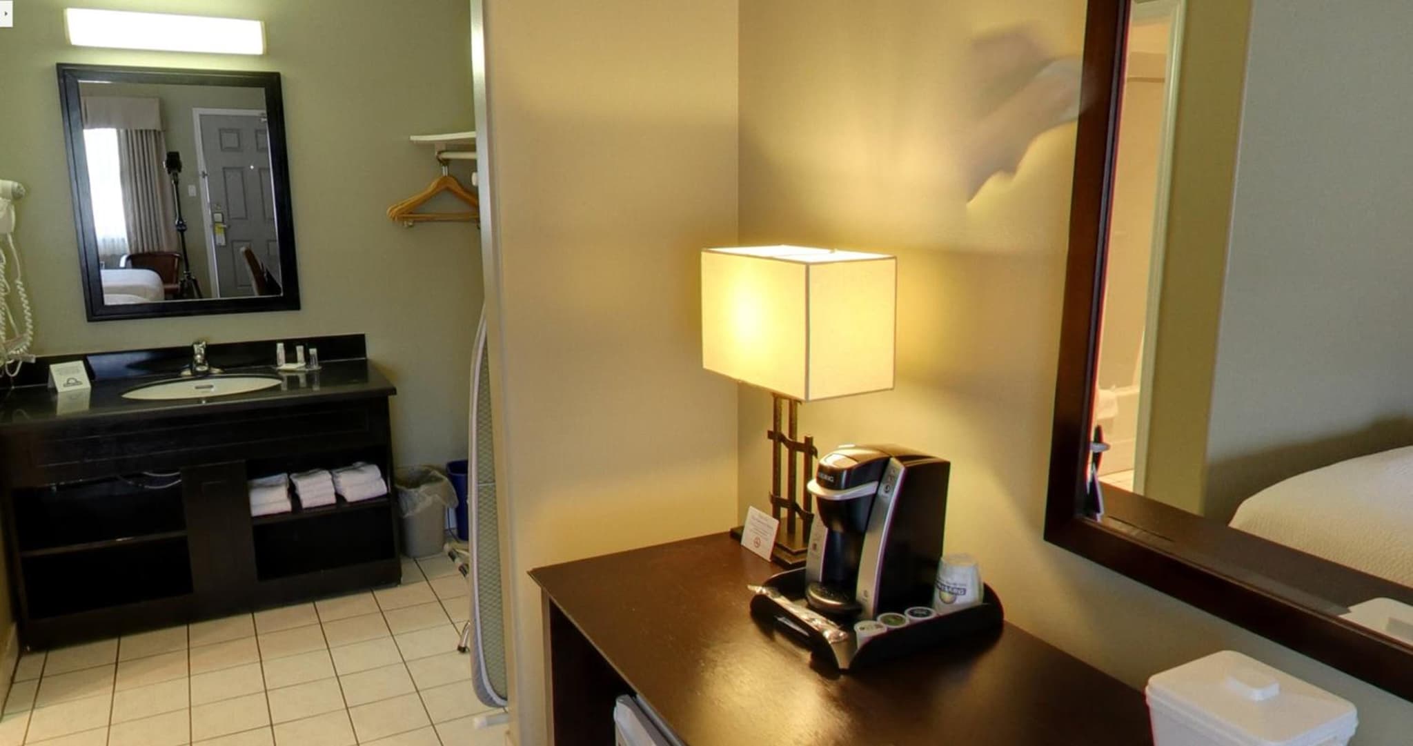 Days Inn by Wyndham Golden photo 2