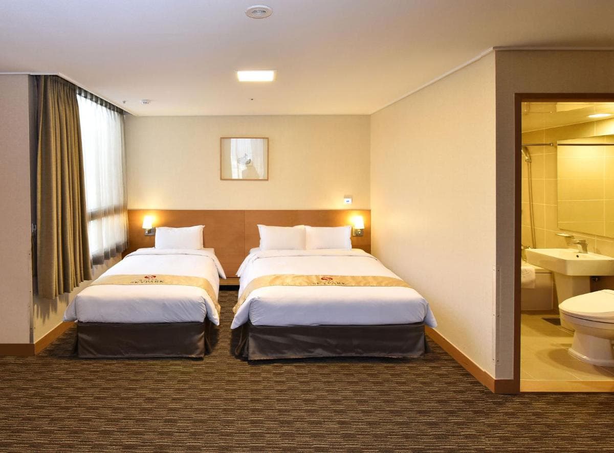 Hotel Skypark Central Myeongdong photo 4