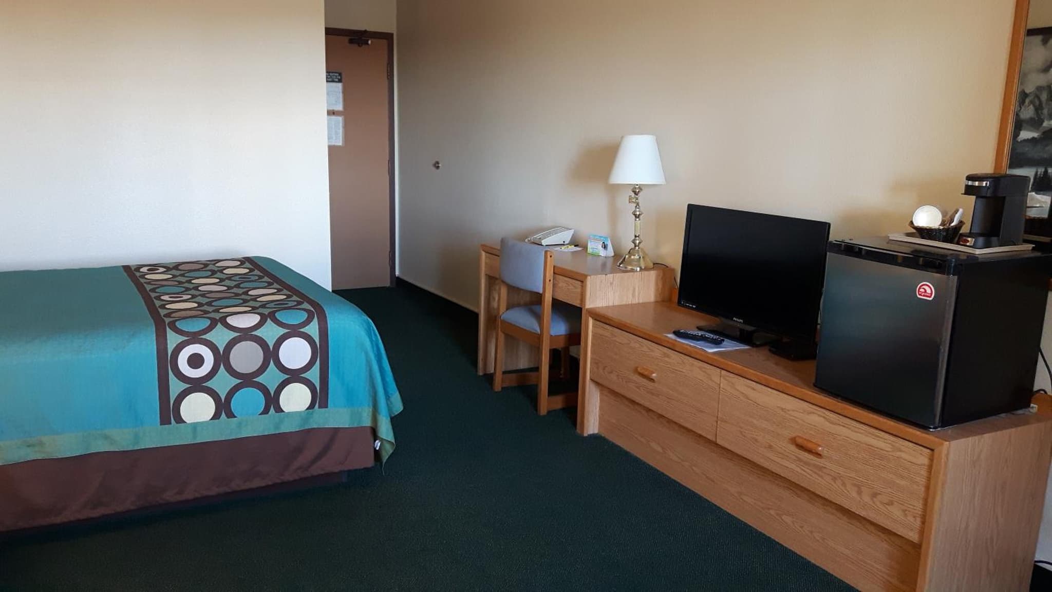 Super 8 by Wyndham Moose Jaw SK photo 3