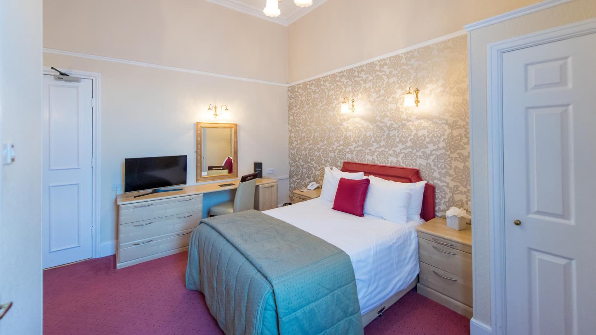 The Royal Hotel photo 6