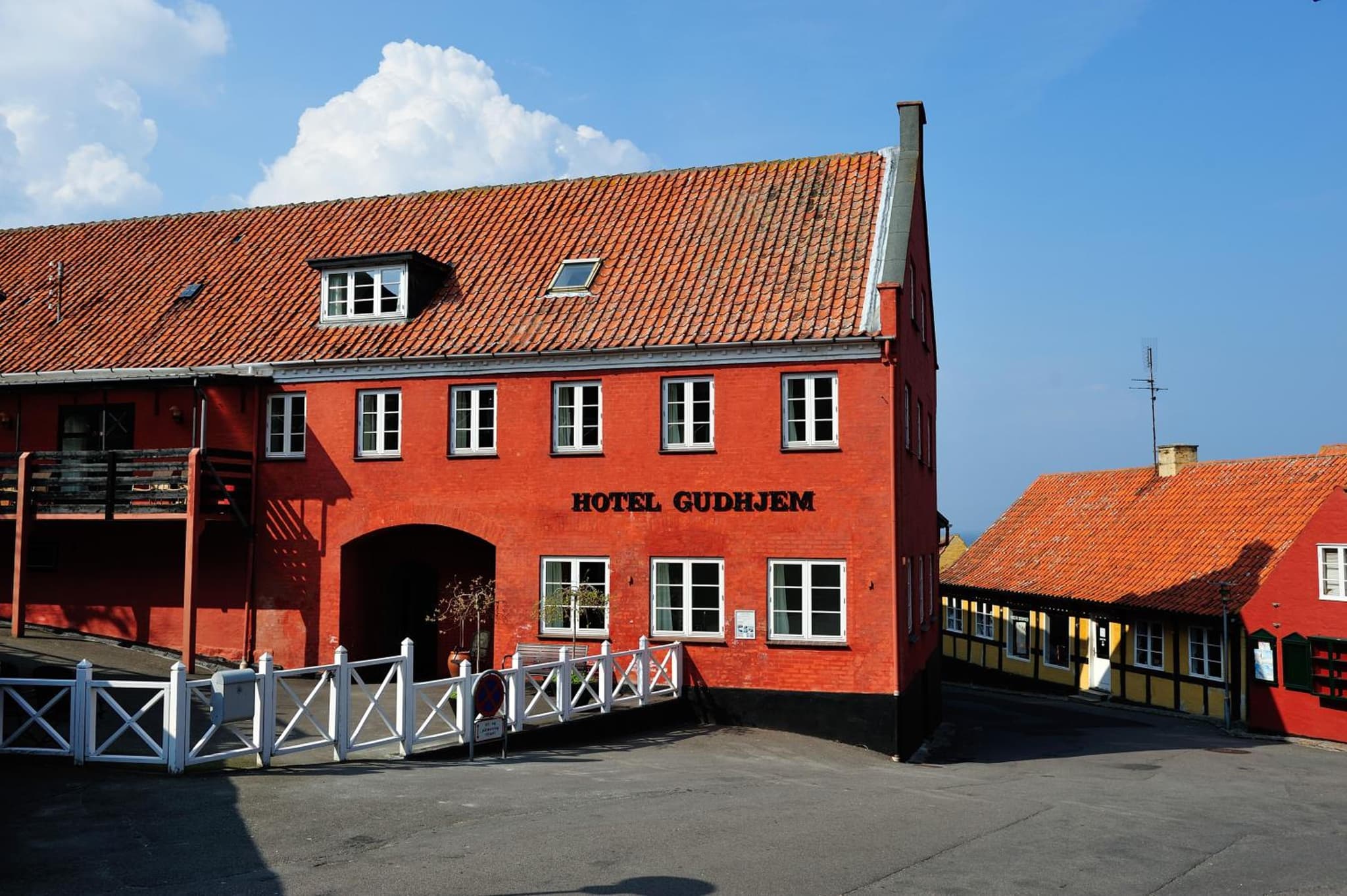 Hotel Gudhjem photo 2
