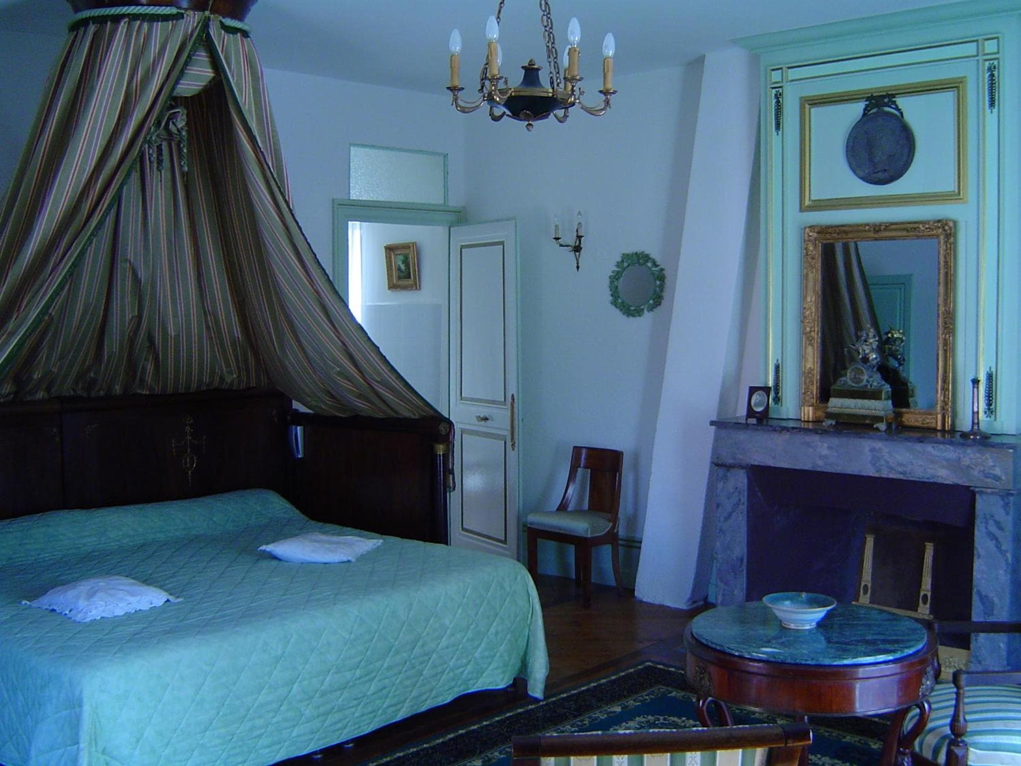 Chateau de la Chapelle des Bois photo 3