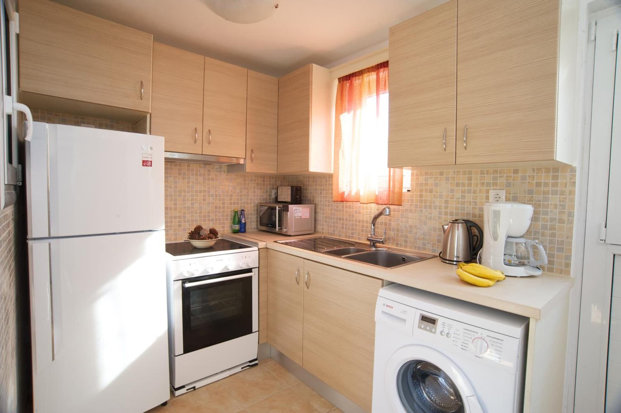 Regina Apartments photo 4