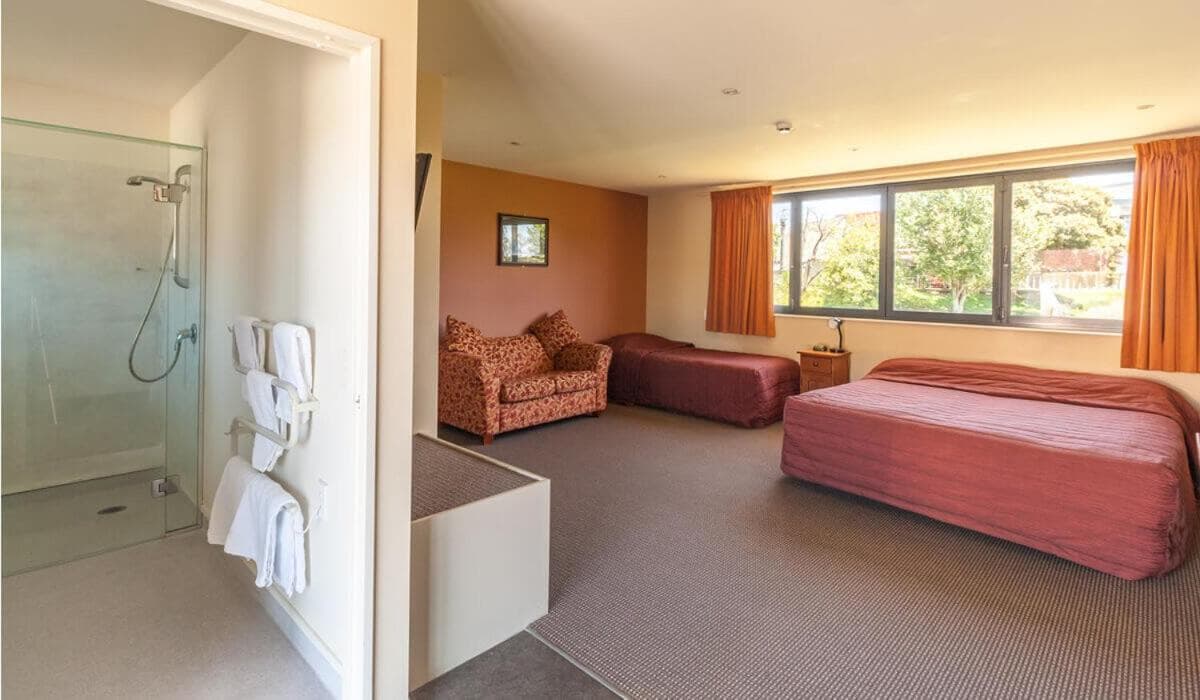 Waterfront motel photo 4
