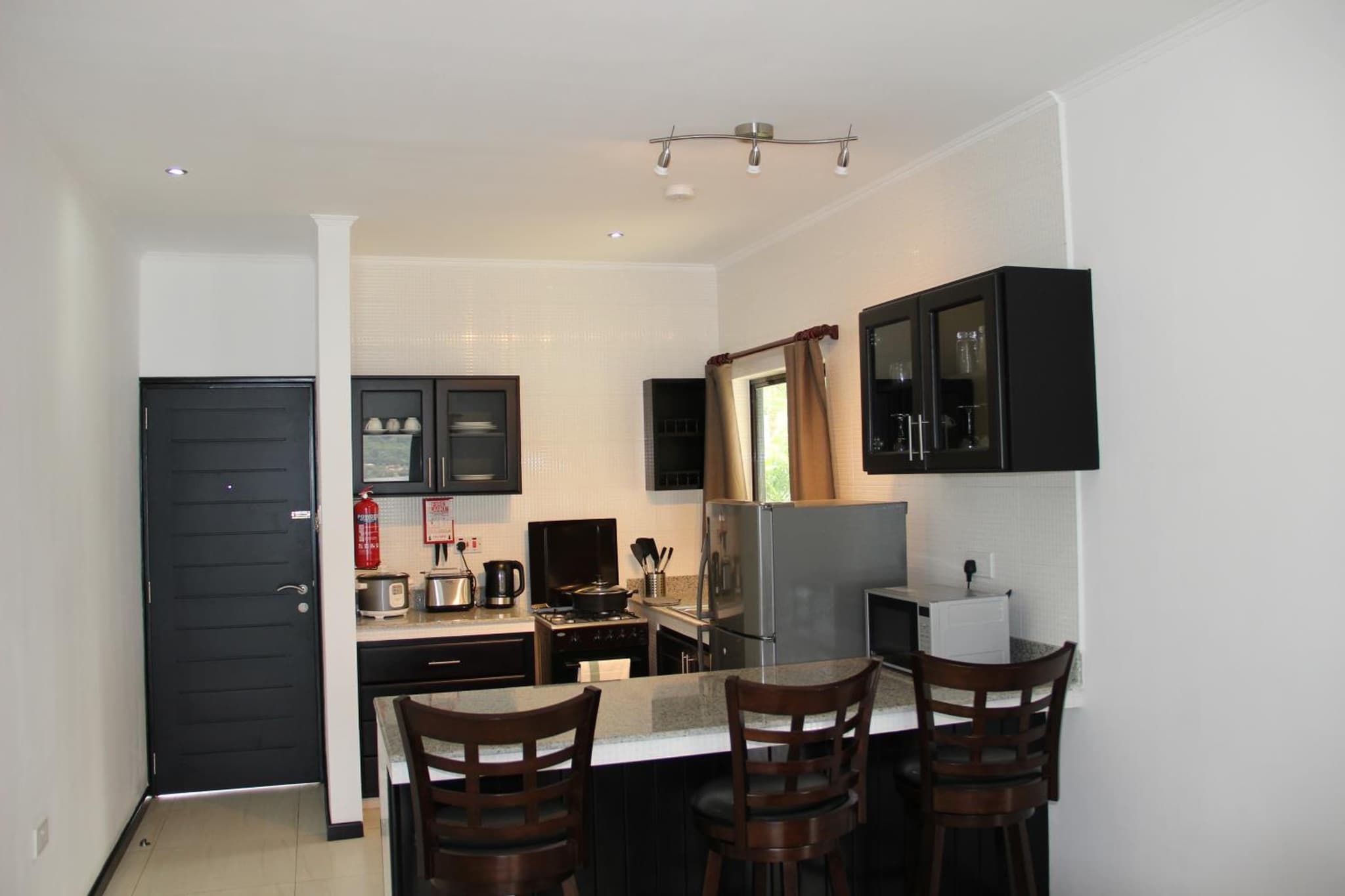 Surfers Cove Apartments photo 3