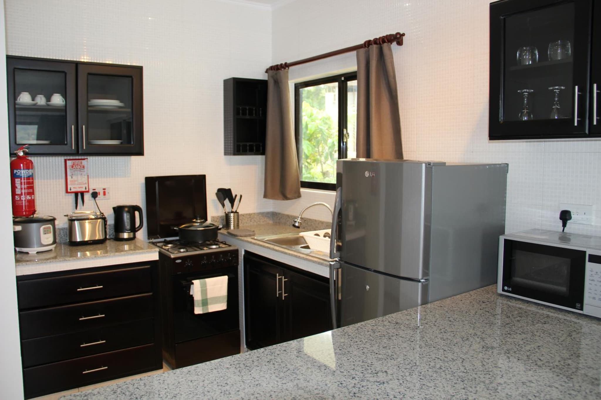 Surfers Cove Apartments photo 5