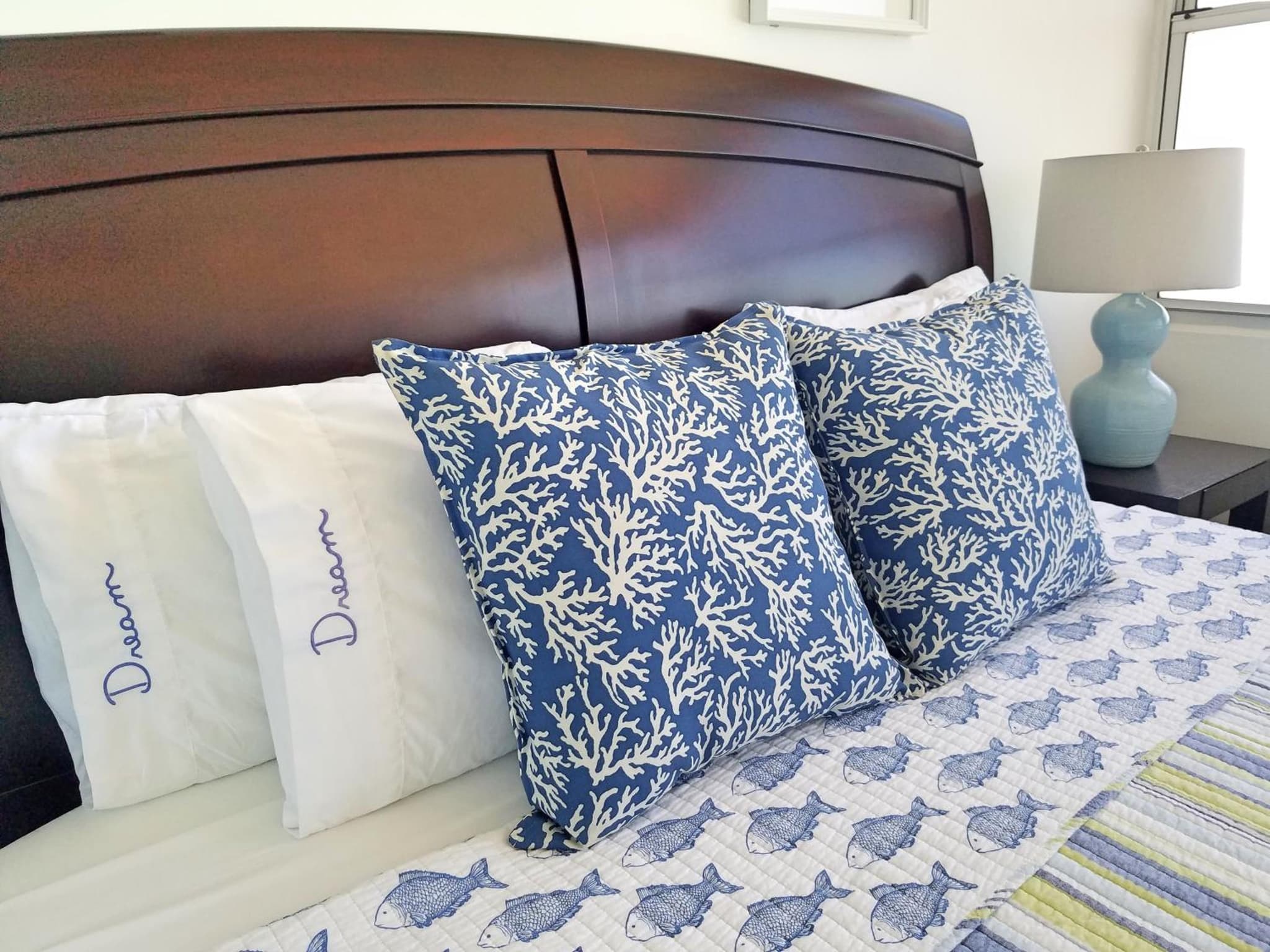 Beachfront WD King Bed Isla Verde Walk 2 Eat photo 3