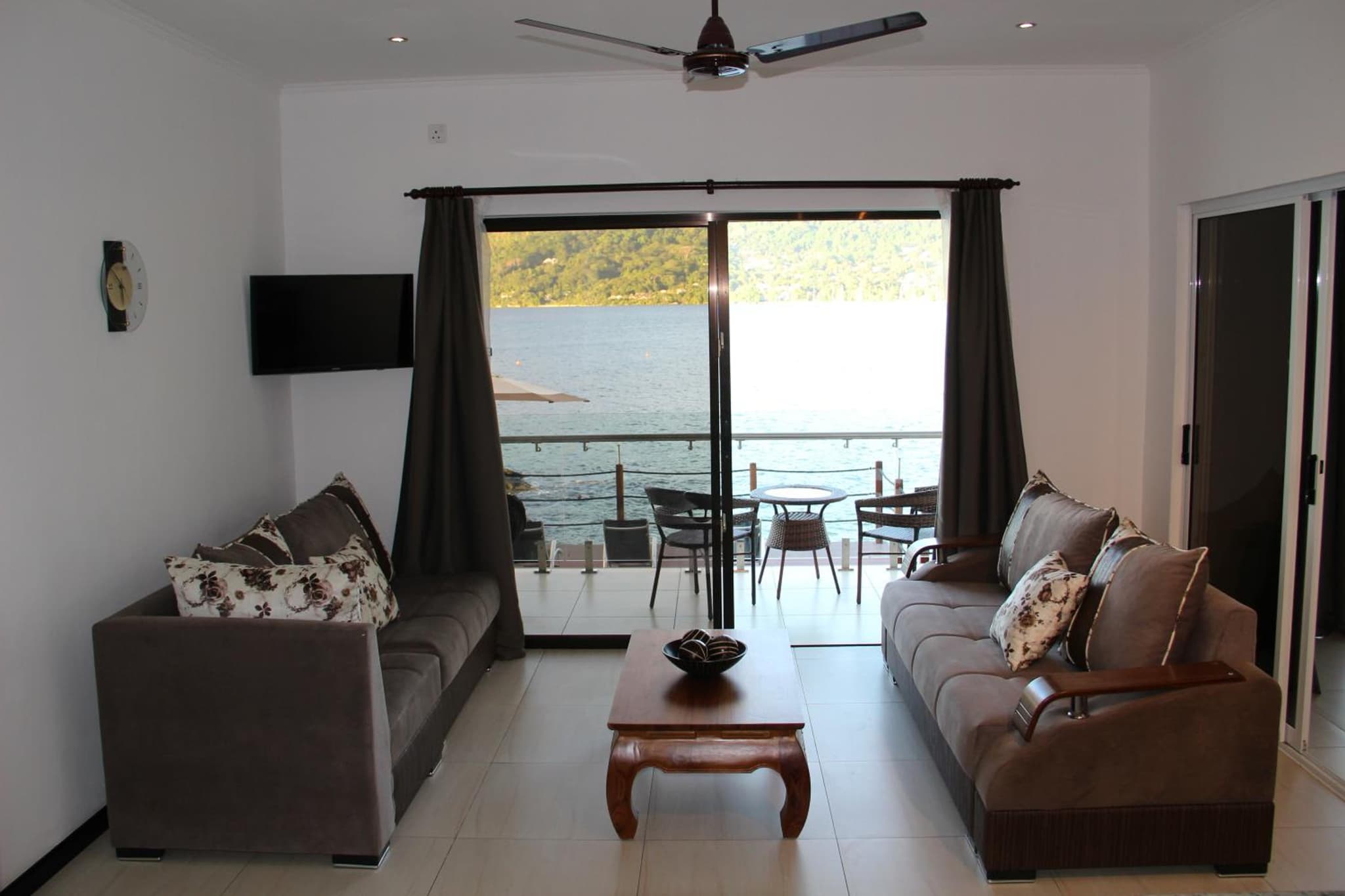 Surfers Cove Apartments photo 8