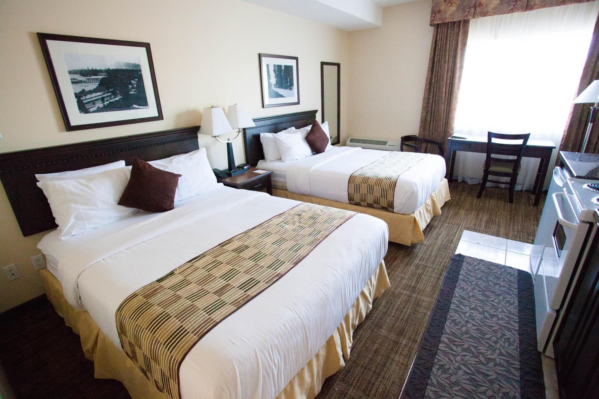 Days Inn by Wyndham Surrey photo 2
