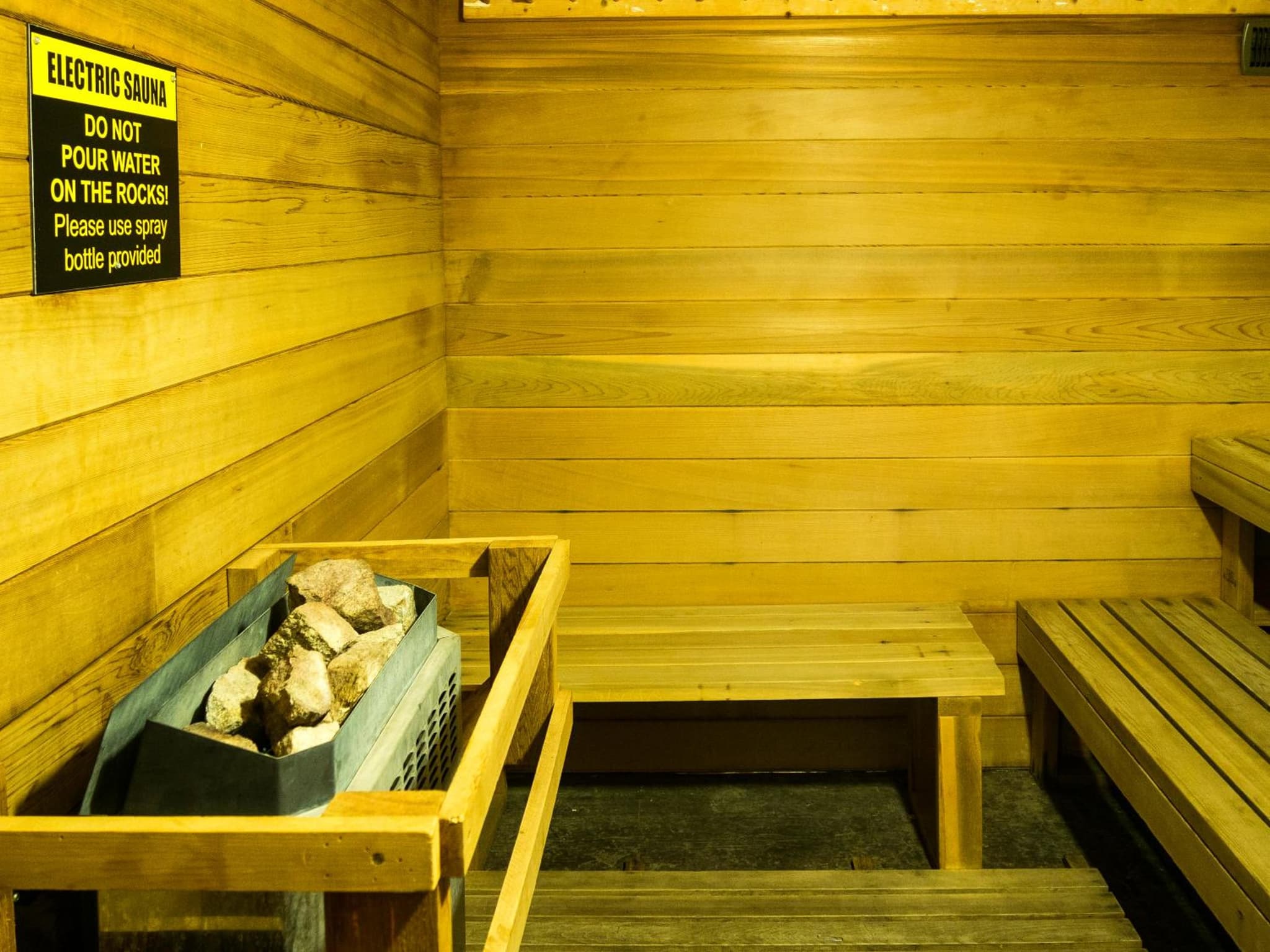 The Raging Elk Adventure Lodging photo 6