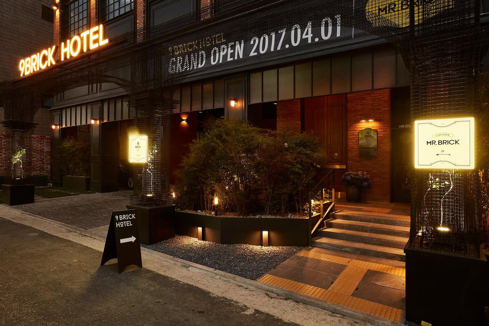 9 Brick Hotel