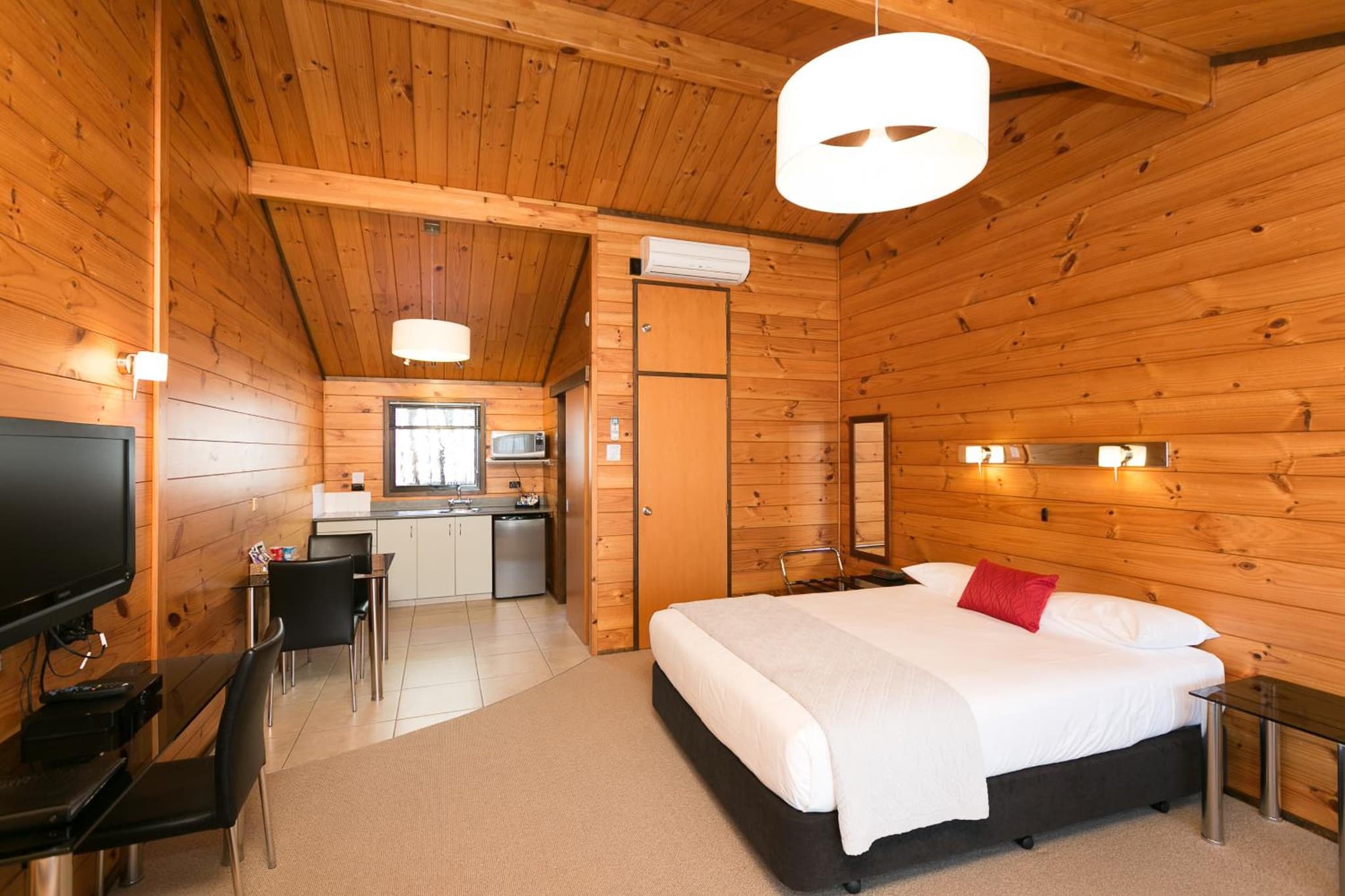 Lockwood Manor Motel photo 9