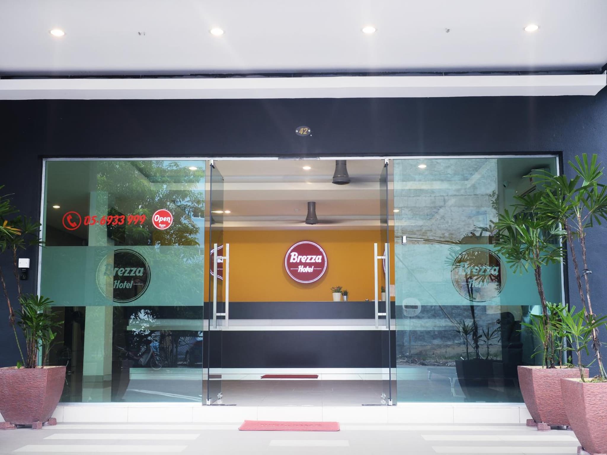 Brezza Hotel Sitiawan photo 4