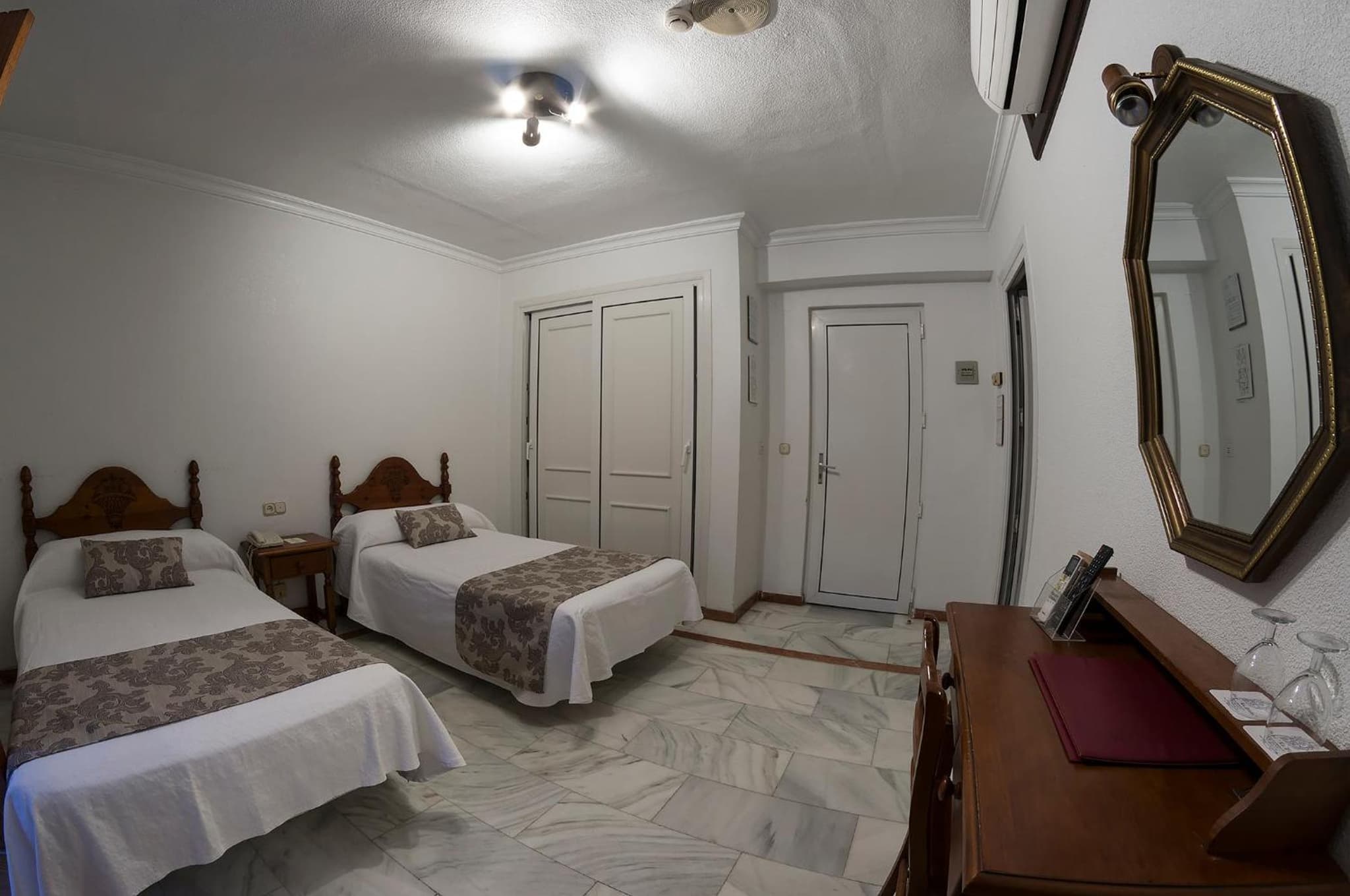 Hotel La Pinta photo 9