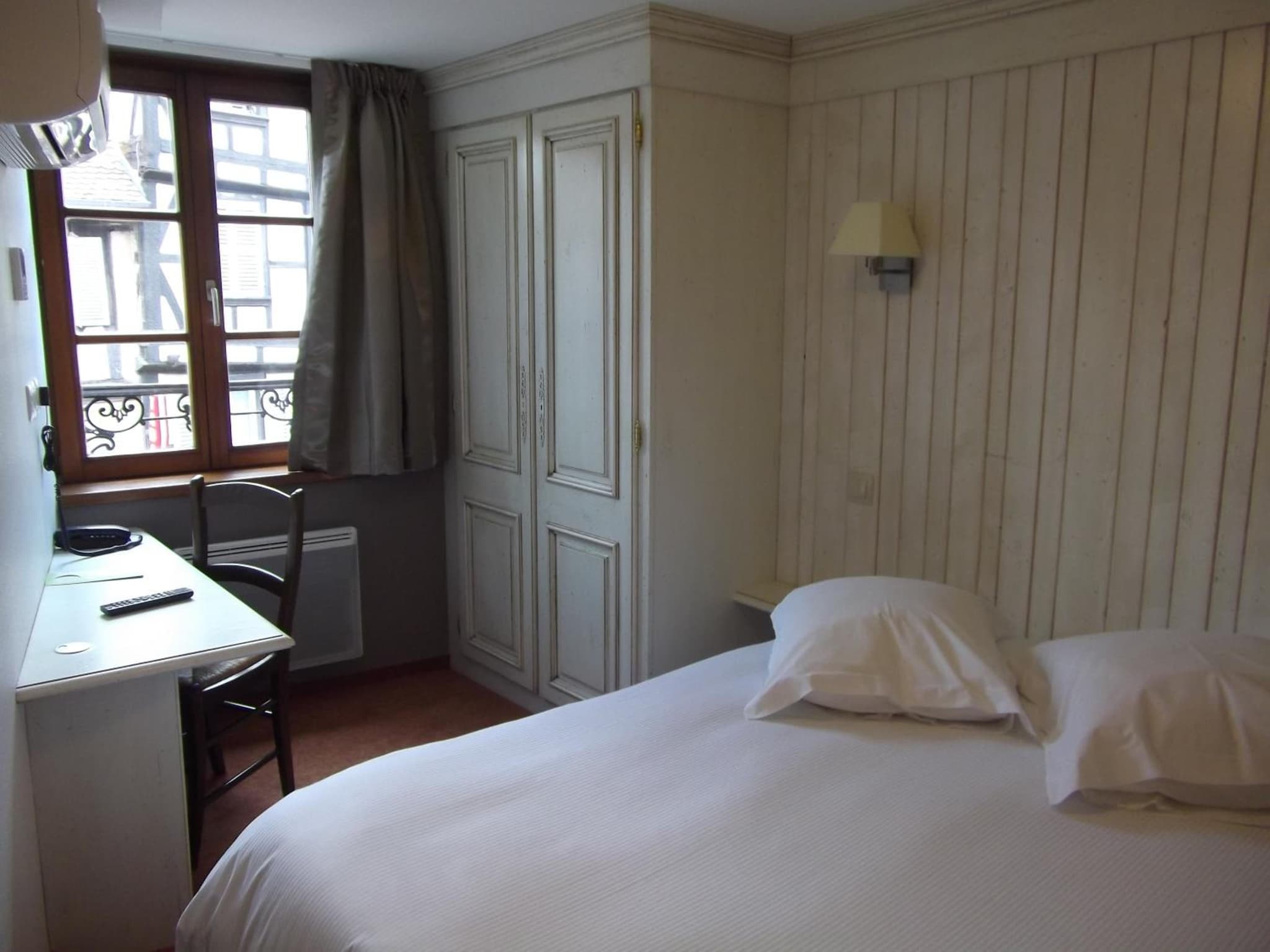 Logis Hôtel De La Cloche photo 9