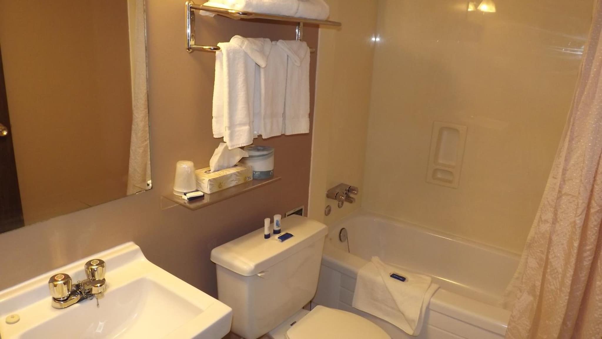 The Pacific Inn photo 2