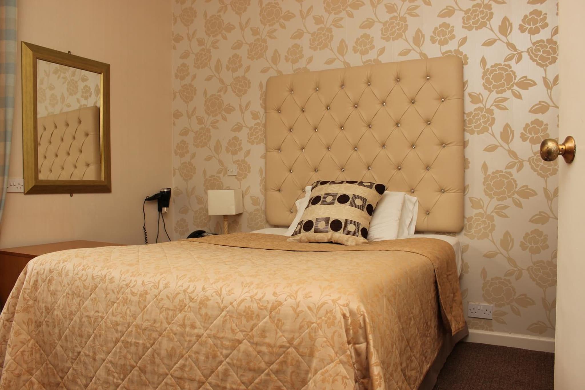 Old Kings Arms Hotel photo 4