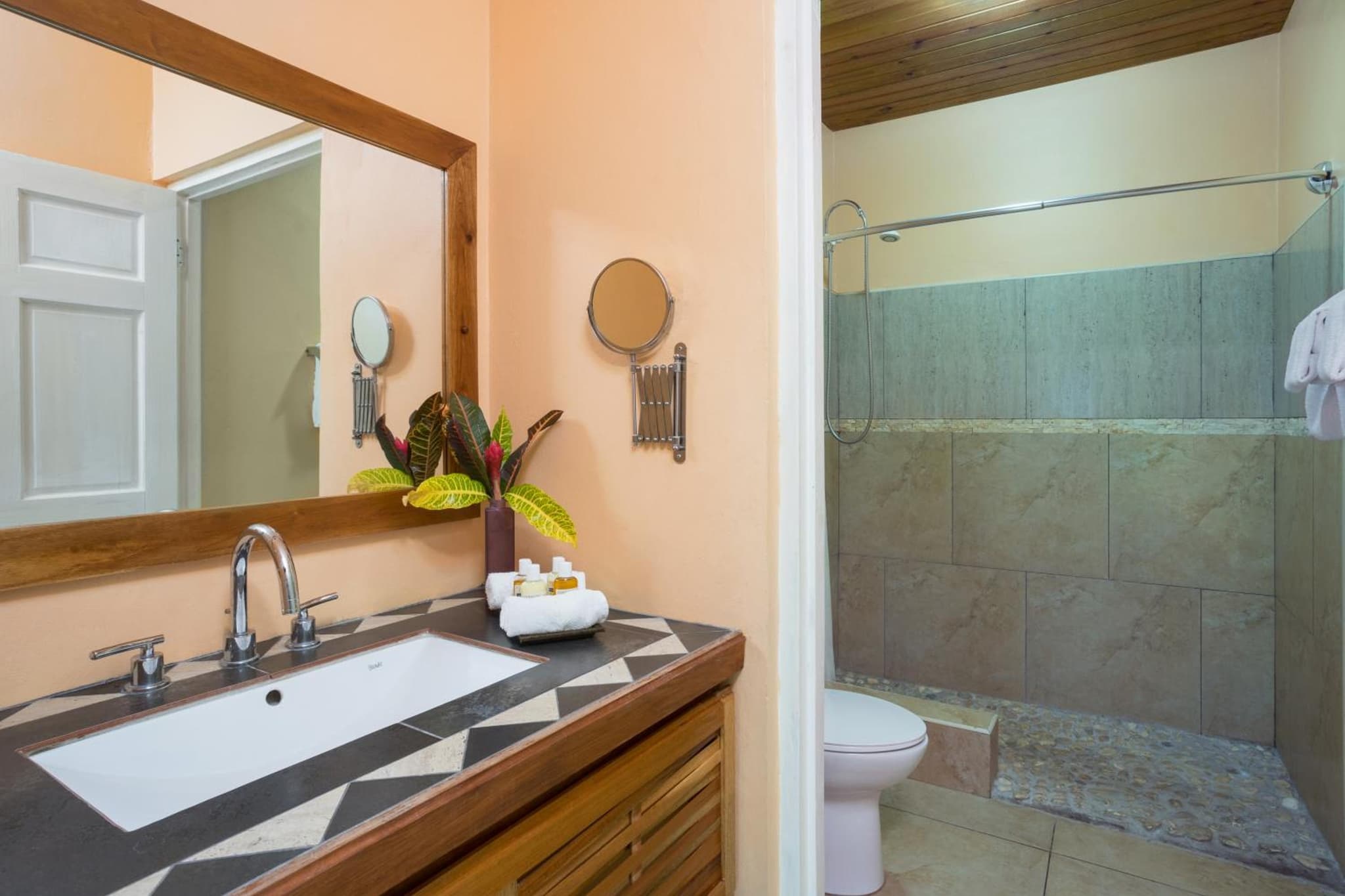 Luna Sea Inn photo 9