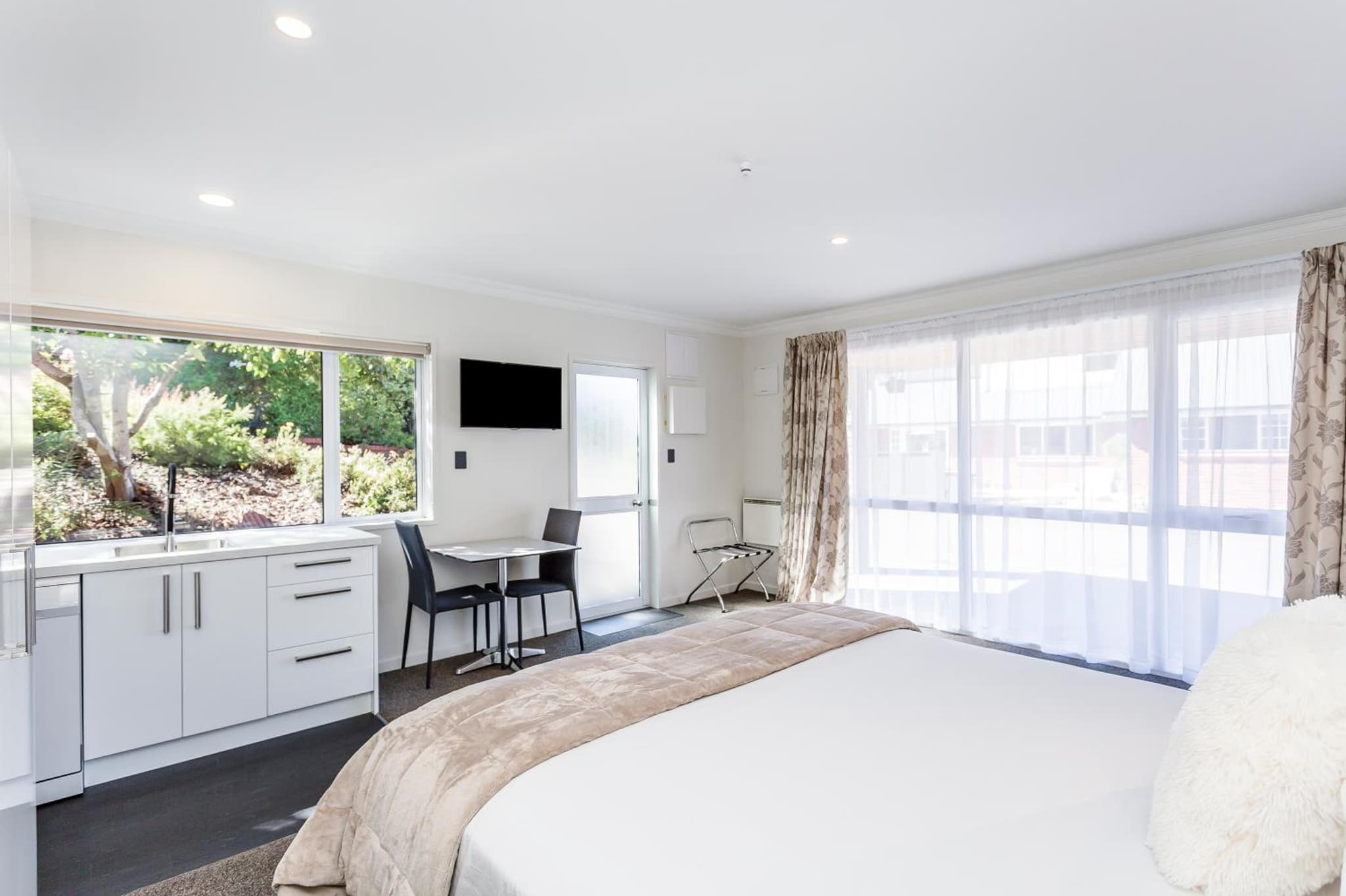 Superior Dunedin Apartments photo 3